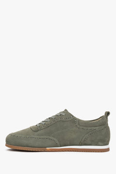Linke Seitenansicht der bequemen olivgrünen Damen-Sneaker von Estro.