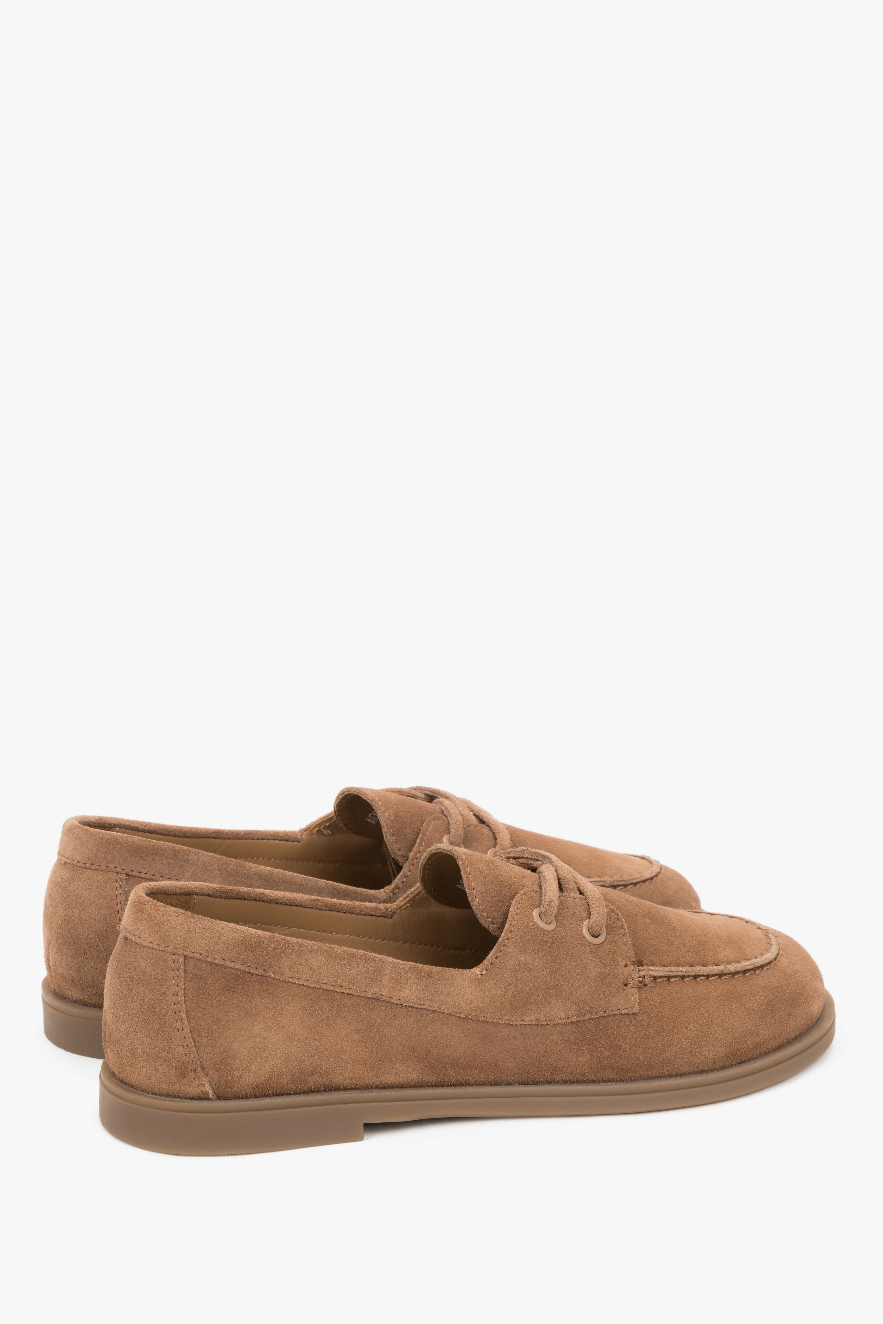 Hellbraune Damen-Schlupfschuhe in schräger Perspektive