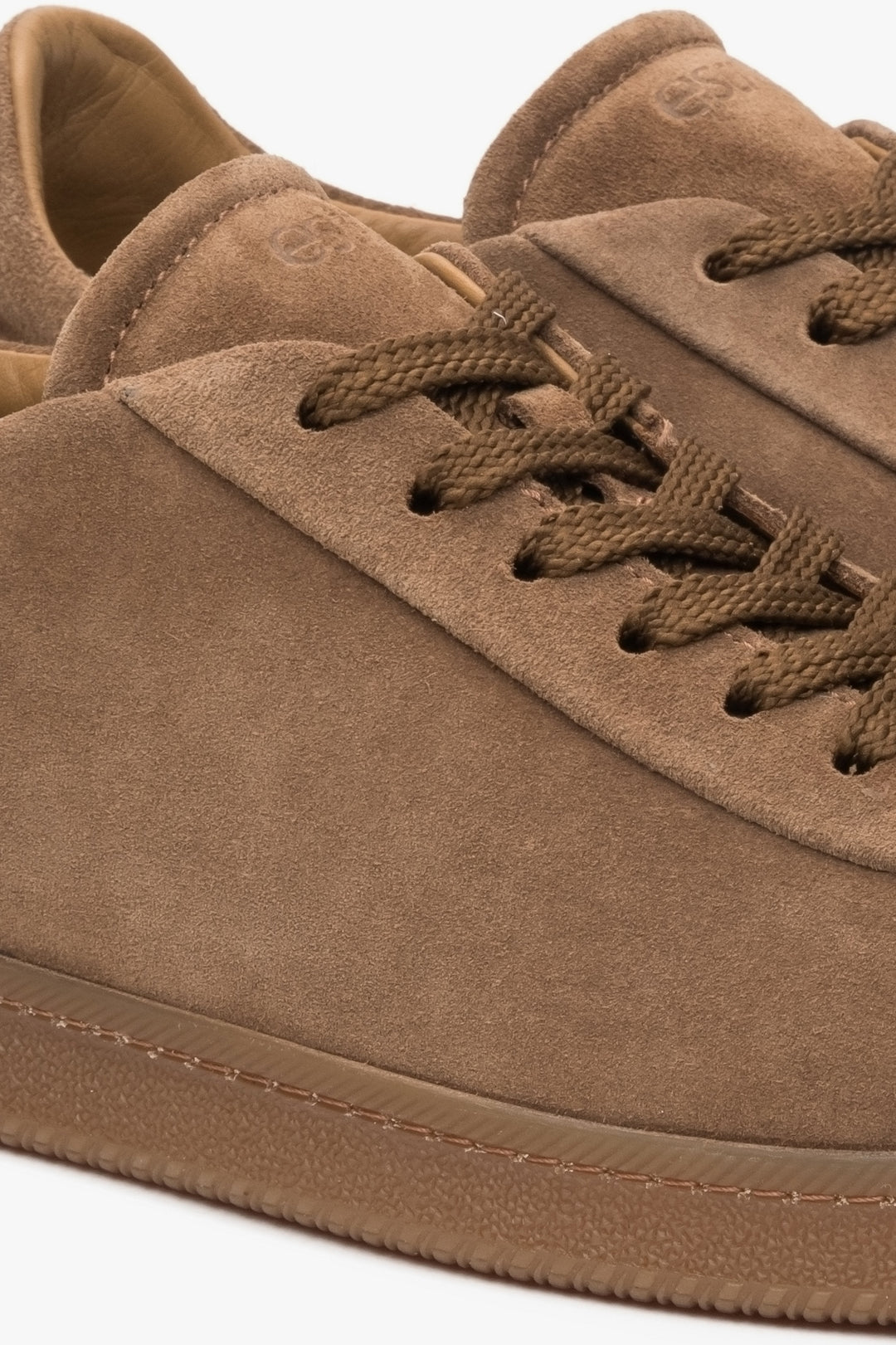 Braune Herren-Sneaker von Estro aus hochwertigem italienischem Echtvelours – Details.