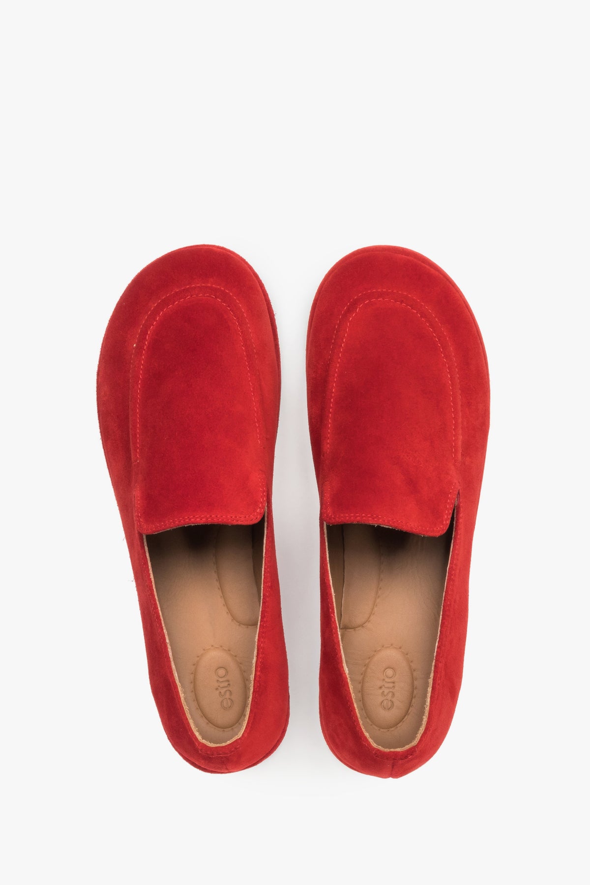 Draufsicht auf das Echtleder-Fußbett der roten Damen-Loafers