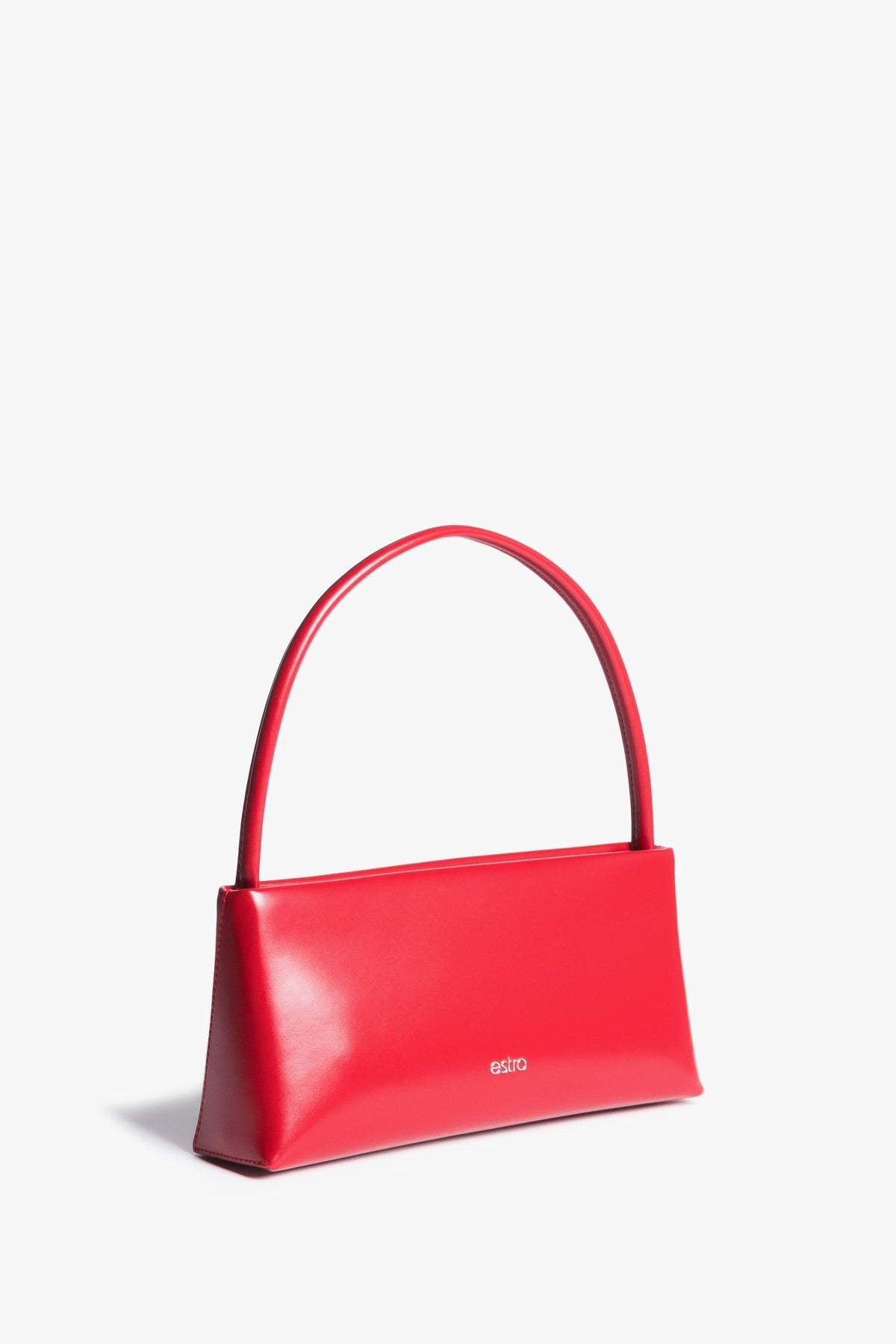 Diagonale Frontalansicht der roten Damen-Schultertasche aus echtem Leder von Estro