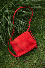 Rote Damen-Schultertasche aus weichem Veloursleder Estro ER00119885