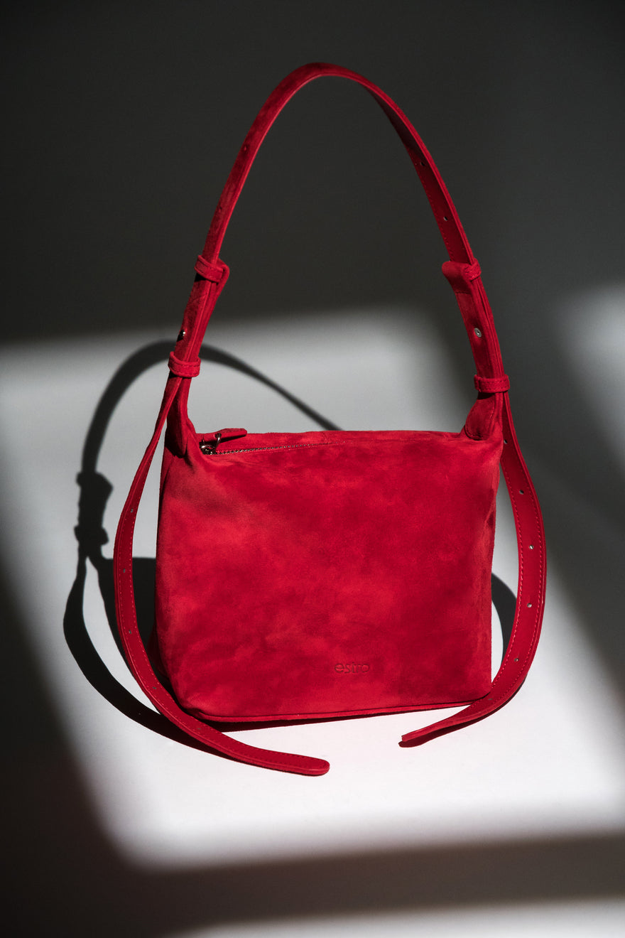 Rote Schultertasche aus Veloursleder
