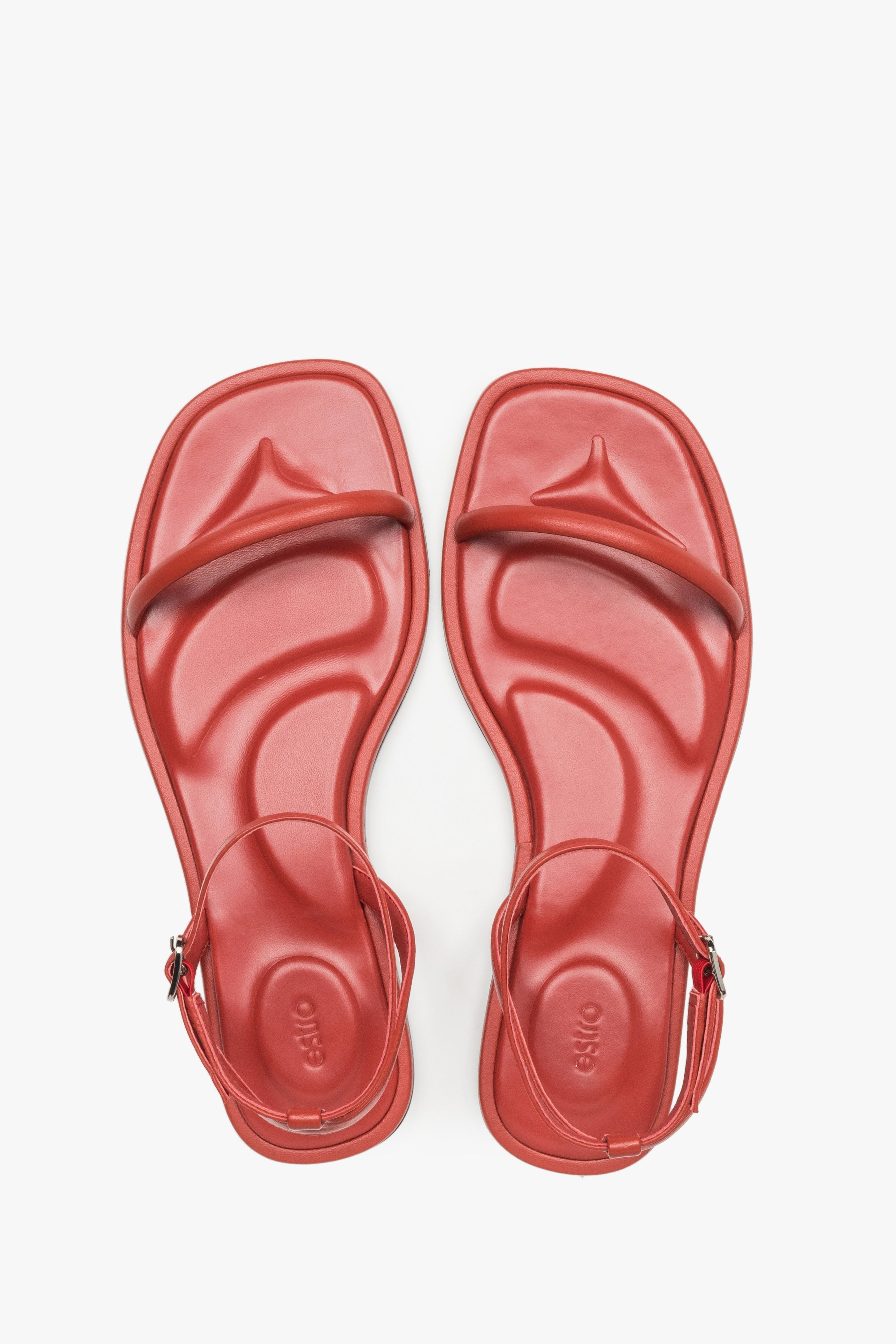 Paar rote flache Damen-Sandalen aus Leder von Estro