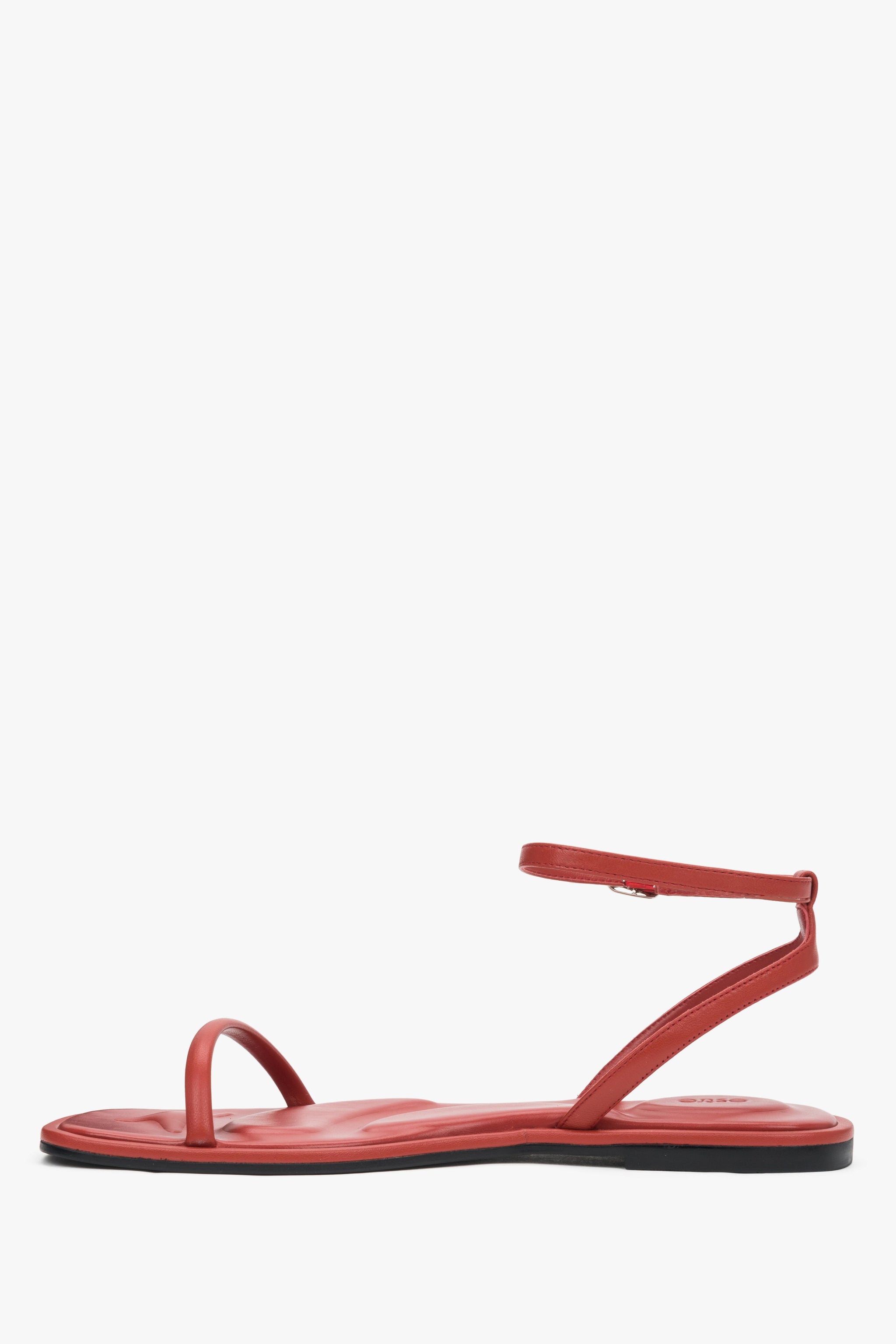 Rote Damen-Sandalen aus Leder mit feinen Riemchen und Schnalle