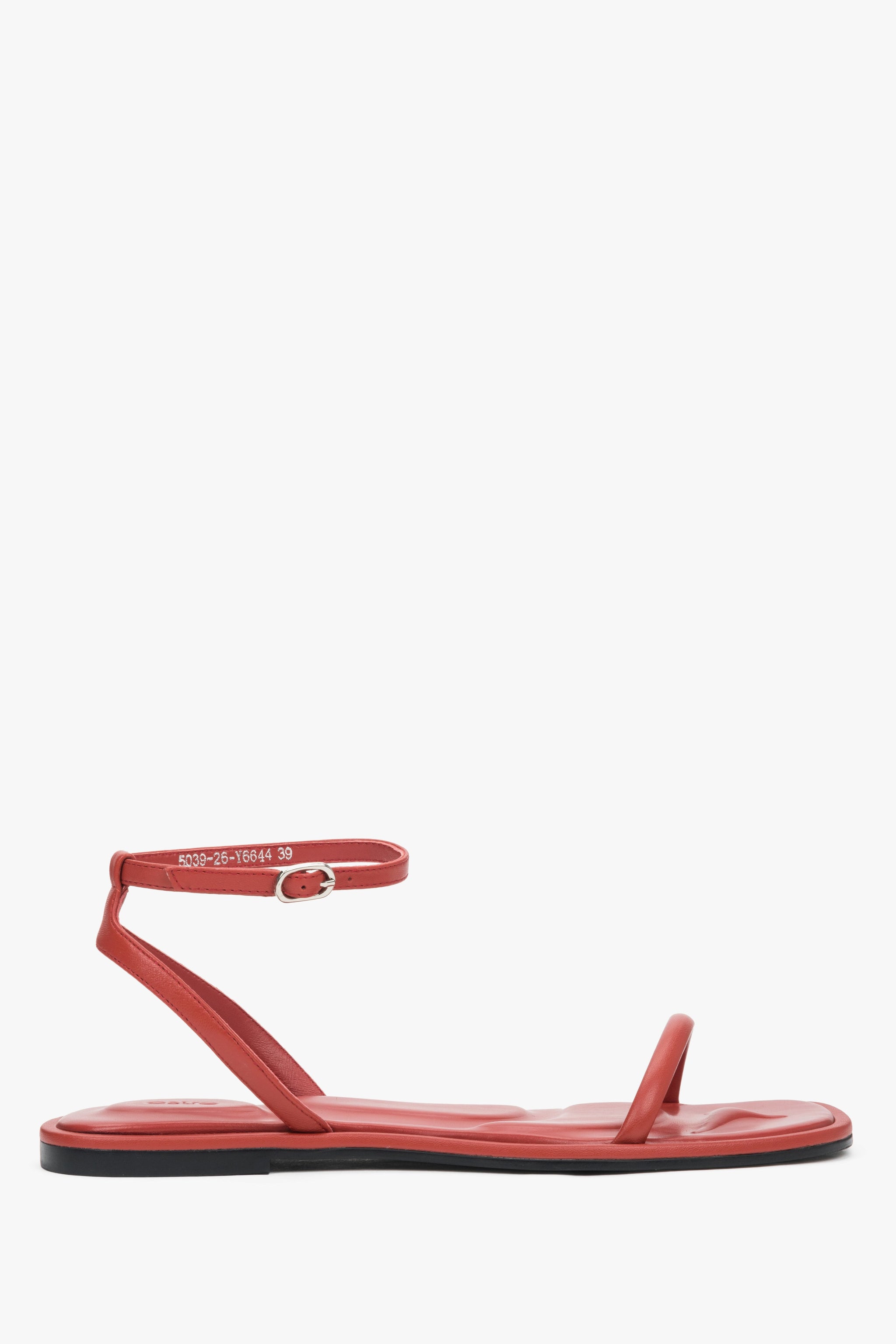 Rote flache Damen-Sandalen aus Leder mit silbernen Details von Estro