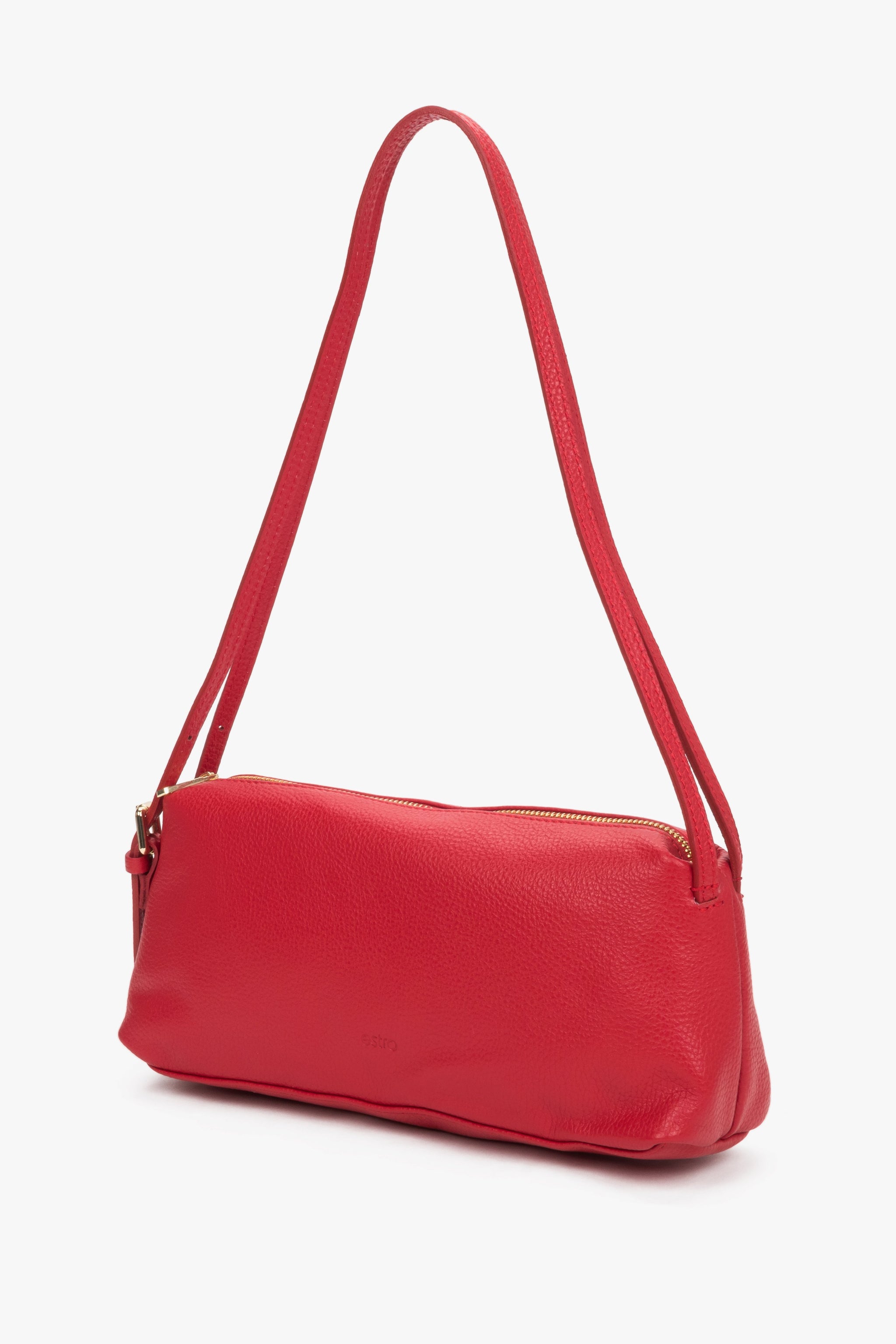 Leichte Schrägansicht der Tasche, die das moderne Design und die kräftige Farbe hervorhebt