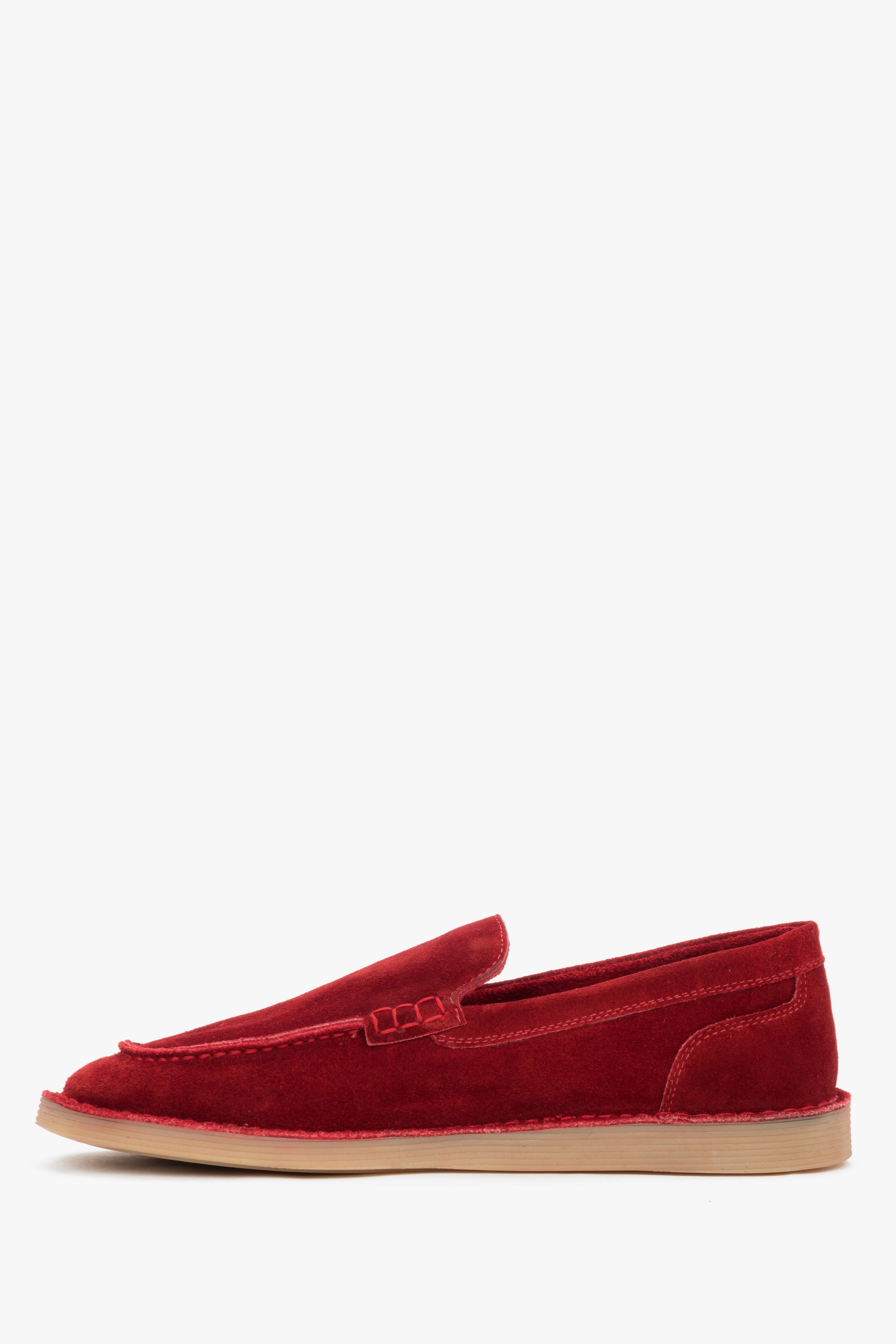 Elegante rote Mokassins aus hochwertigem Natur-Velours – Seitenansicht.