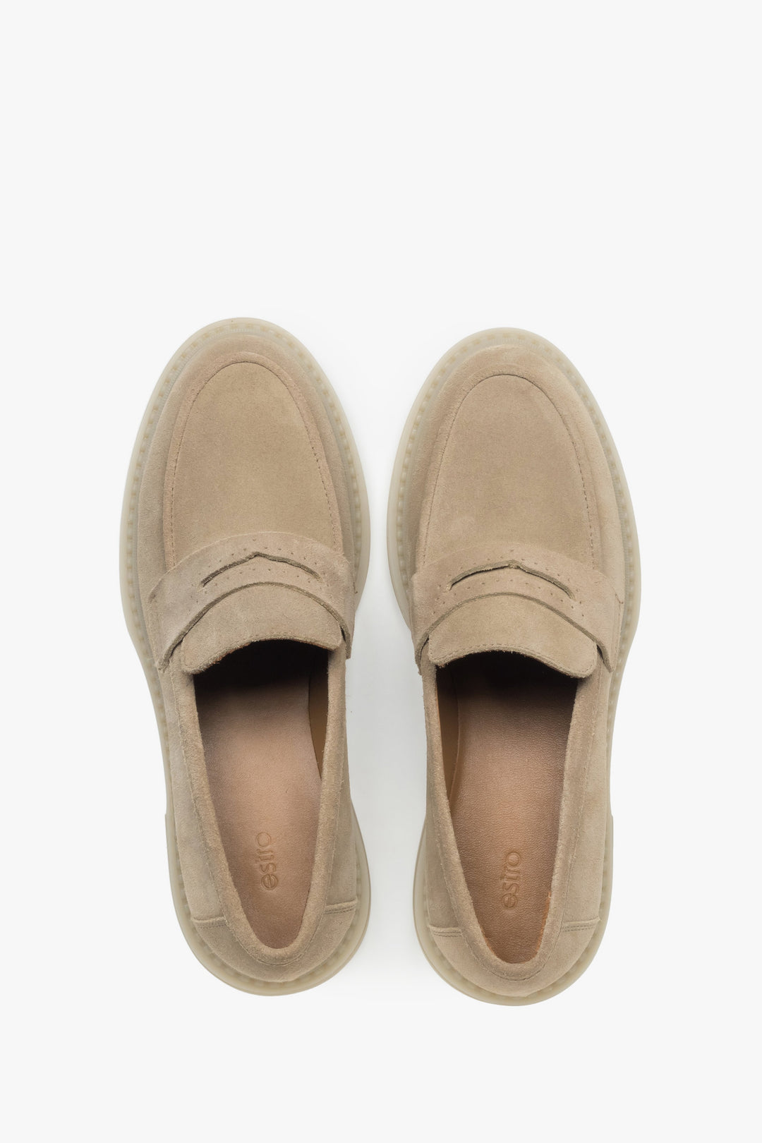 Hochwertige Damen-Slipper aus echtem italienischem Velours in hellem Sandbeige. 