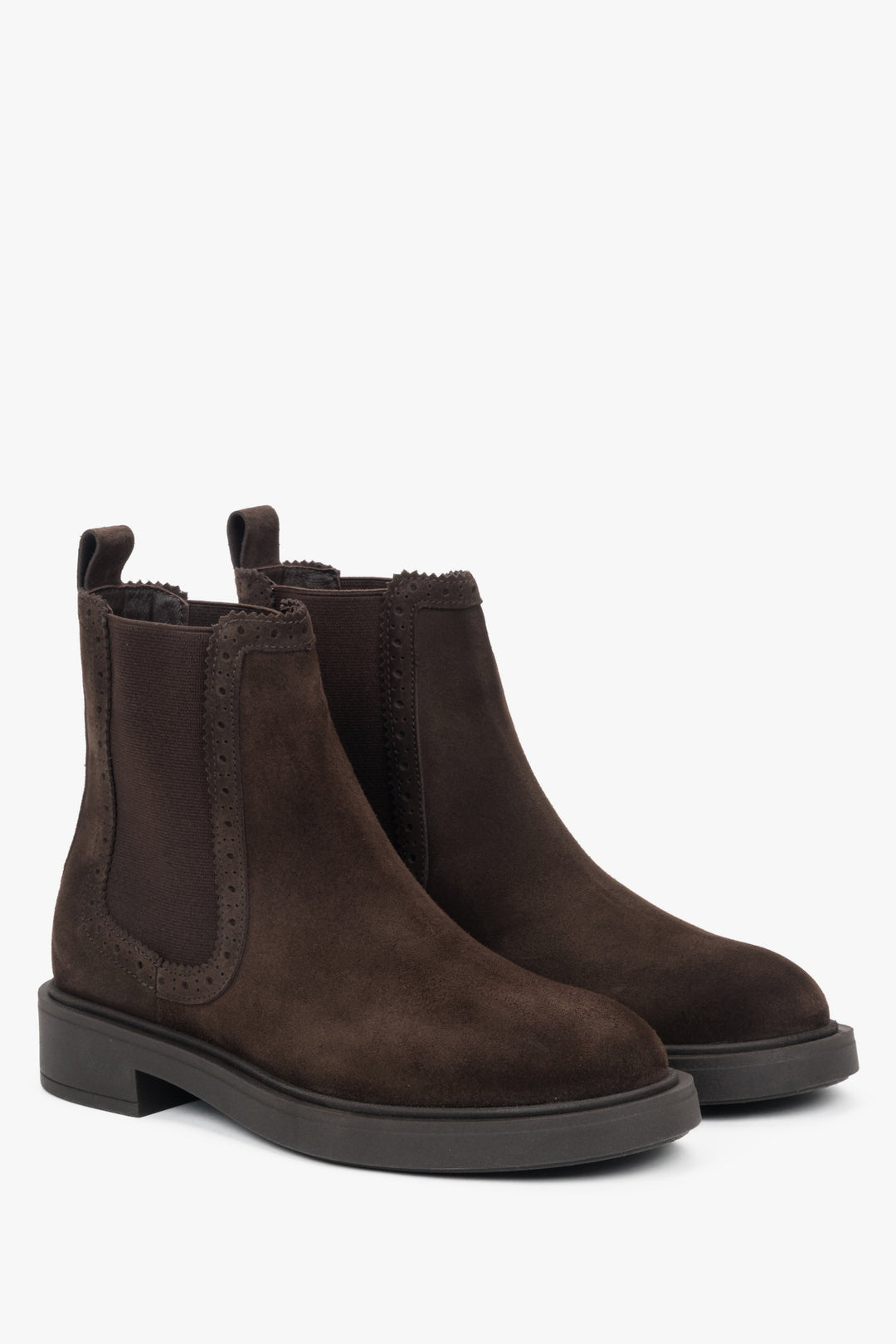 Klassische Damen-Chelsea-Boots in Sattelbraun aus hochwertigem italienischem Velours.