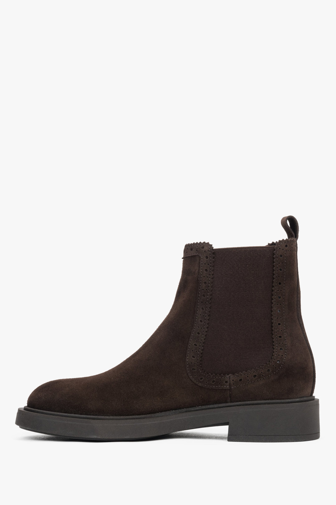 Der Estro Chelsea-Boot ER00111486 in Sattelbraun – ein Symbol für zeitlose Eleganz.
