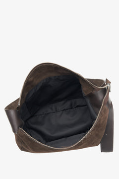 Sattelbraune Damen-Umhängetasche aus edlem italienischem Velours Estro ER00116221.