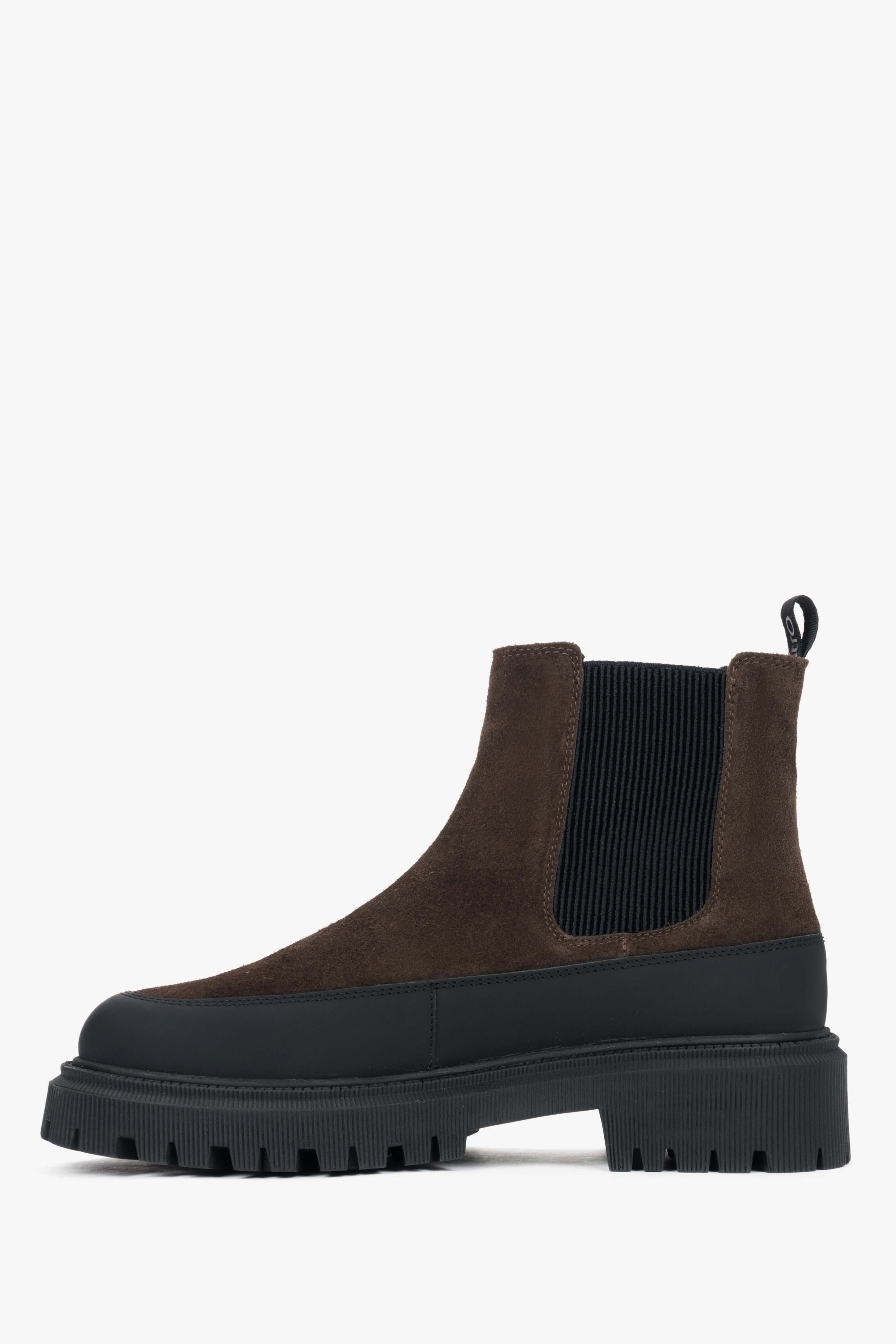 Damen-Chelsea-Boots aus echtem italienischem Velours und Leder in Sattelbraun von Estro – Schuhprofil.