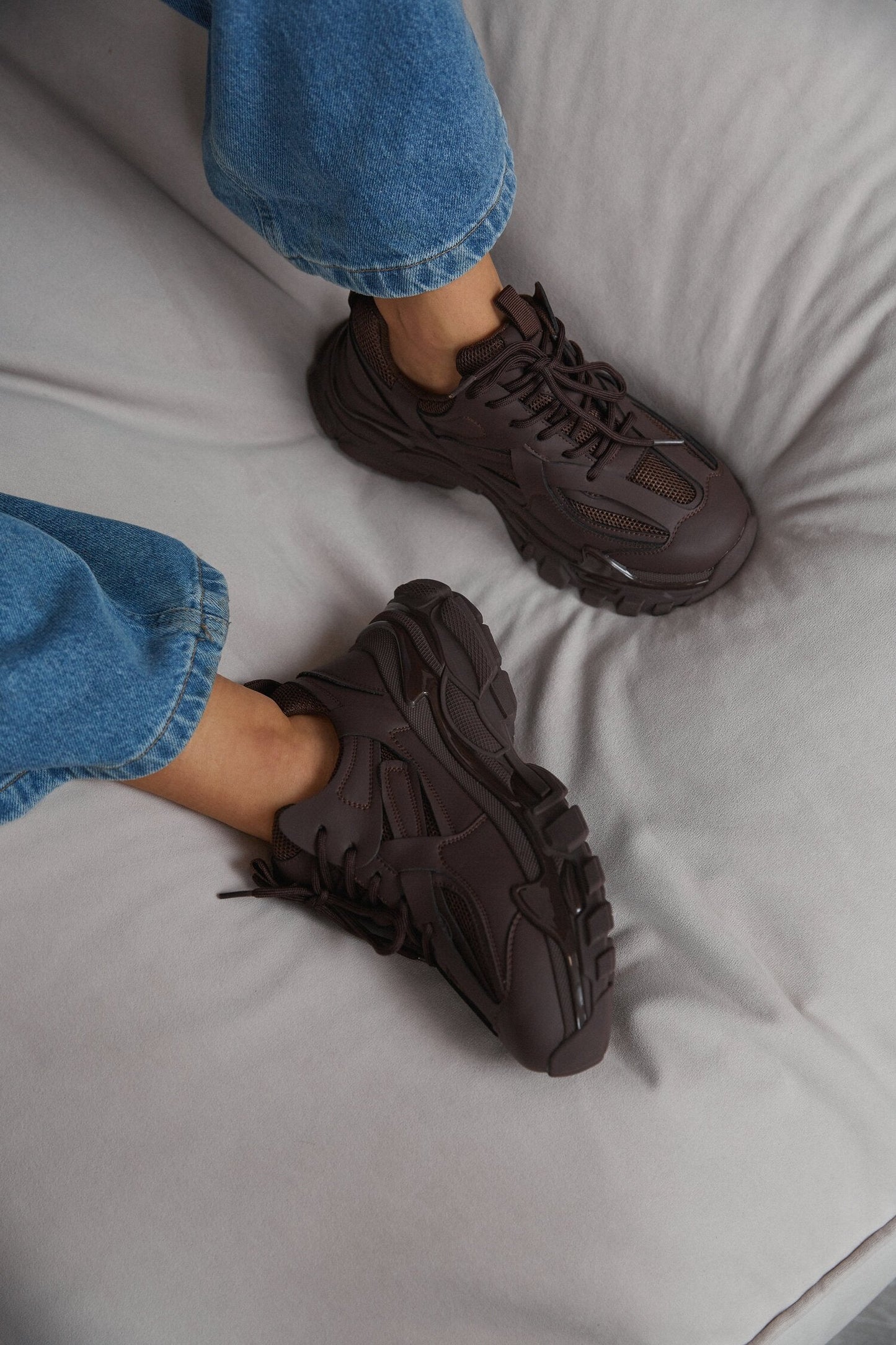 Damen-Sneaker in Dunkelbraun mit dicker Sohle ES8.