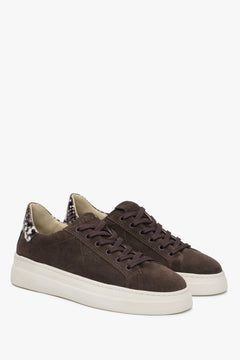 Damen-Sneaker von Estro – Sattelbraun, Animal-Print, italienisches Velours.