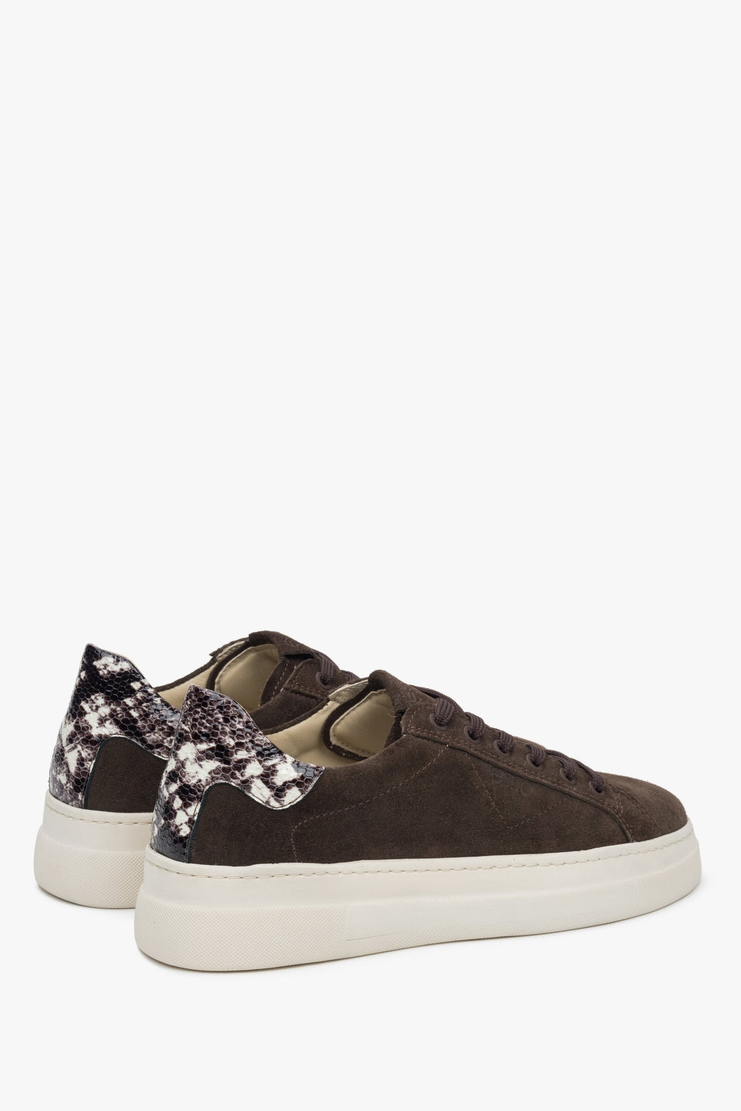 Sattelbraune Damen-Sneaker mit Animal-Print: Estro aus italienischem Velours.