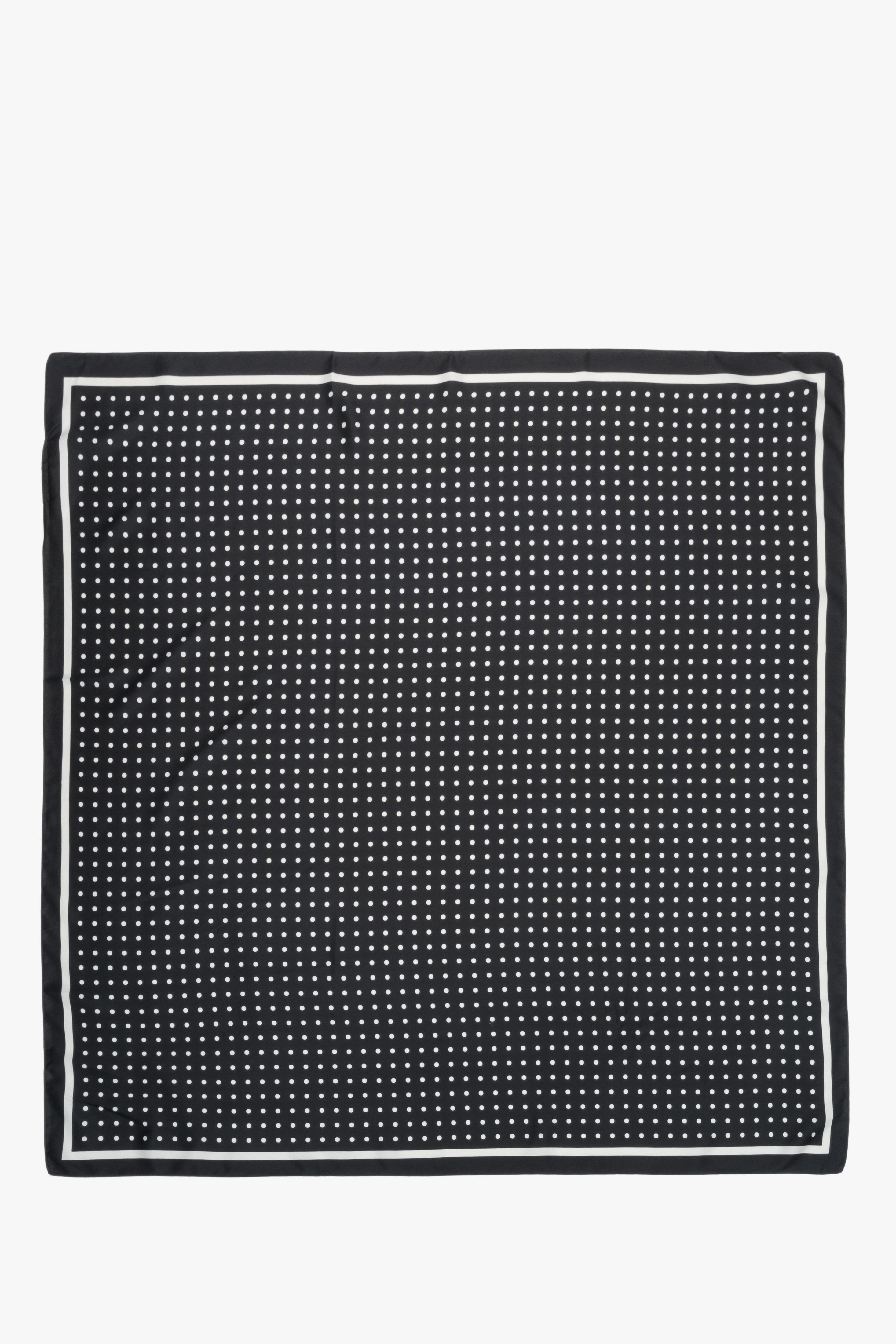 Ganzansicht des quadratischen Damen-Ziertuchs zur Veranschaulichung des Polka-Dot-Designs