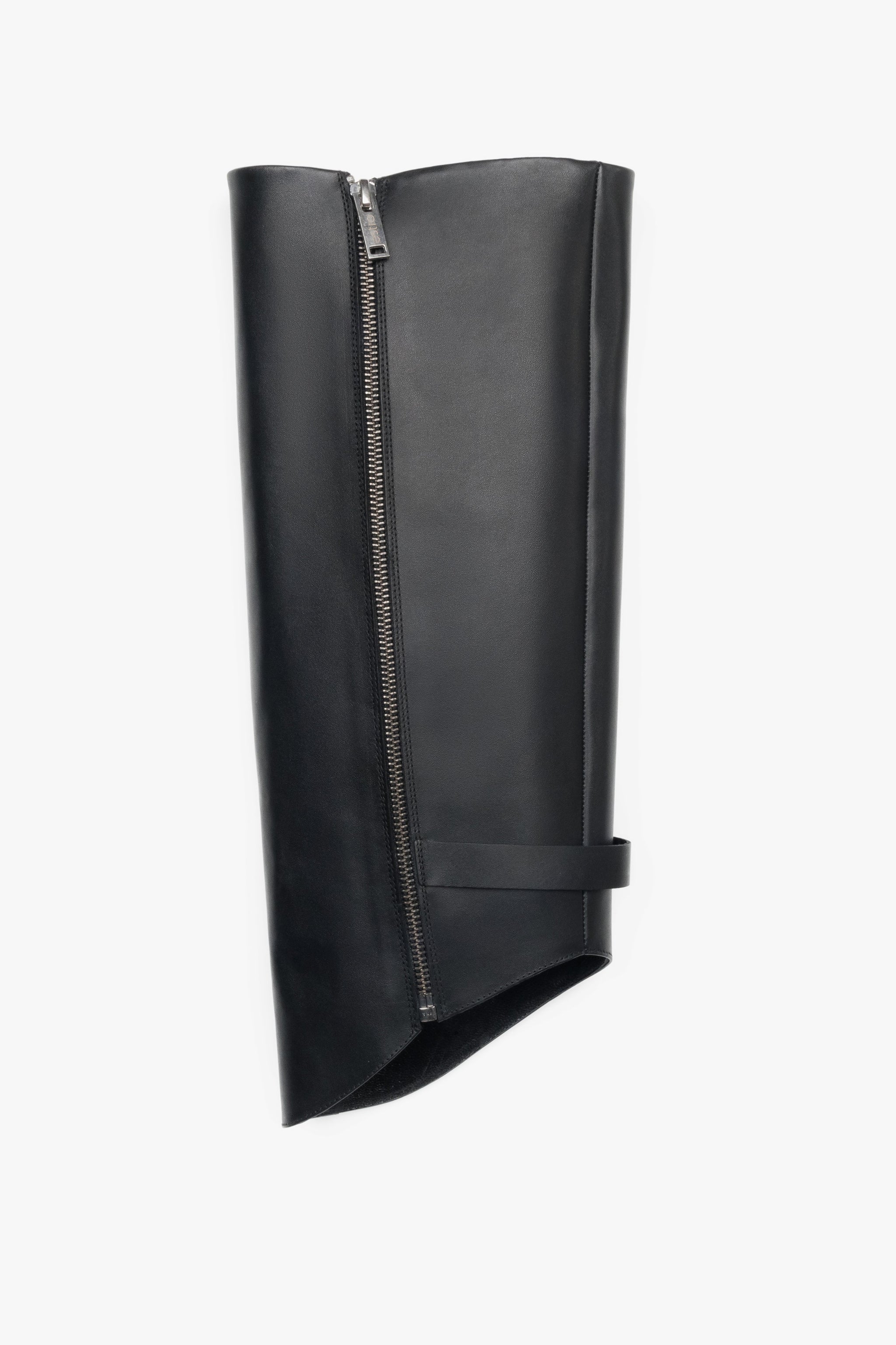 Detailaufnahme des verdeckten Reißverschluss-Systems zur Verbindung von Stiefelette und Schaft 