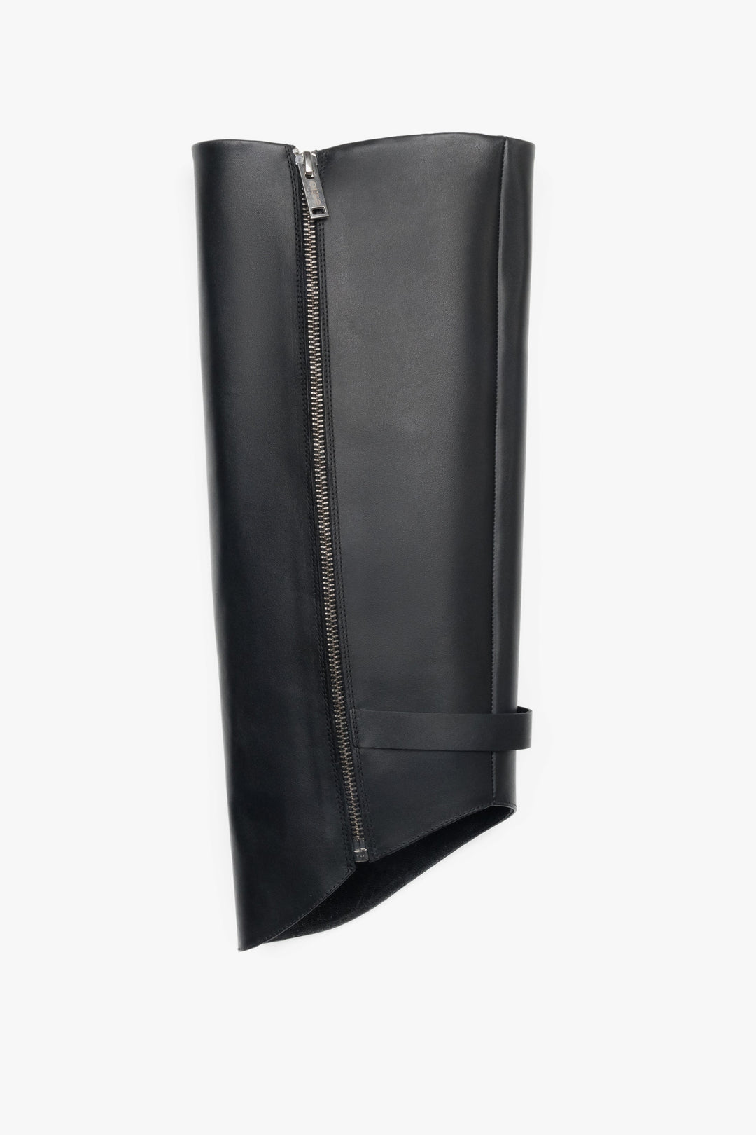 Detailaufnahme des verdeckten Reißverschluss-Systems zur Verbindung von Stiefelette und Schaft 