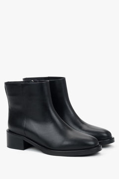 Schrägansicht des Paares in der eleganten Stiefeletten-Version 