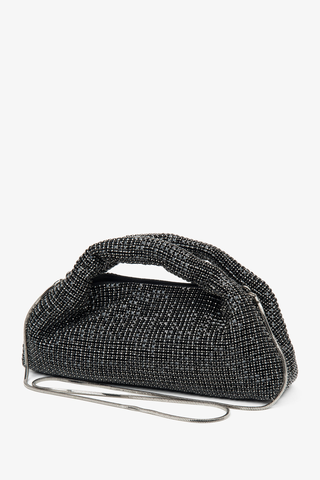 Schwarze Abendtasche von Estro, verziert mit funkelnden Kristallen und einem einzigartigen strukturierten Henkel.