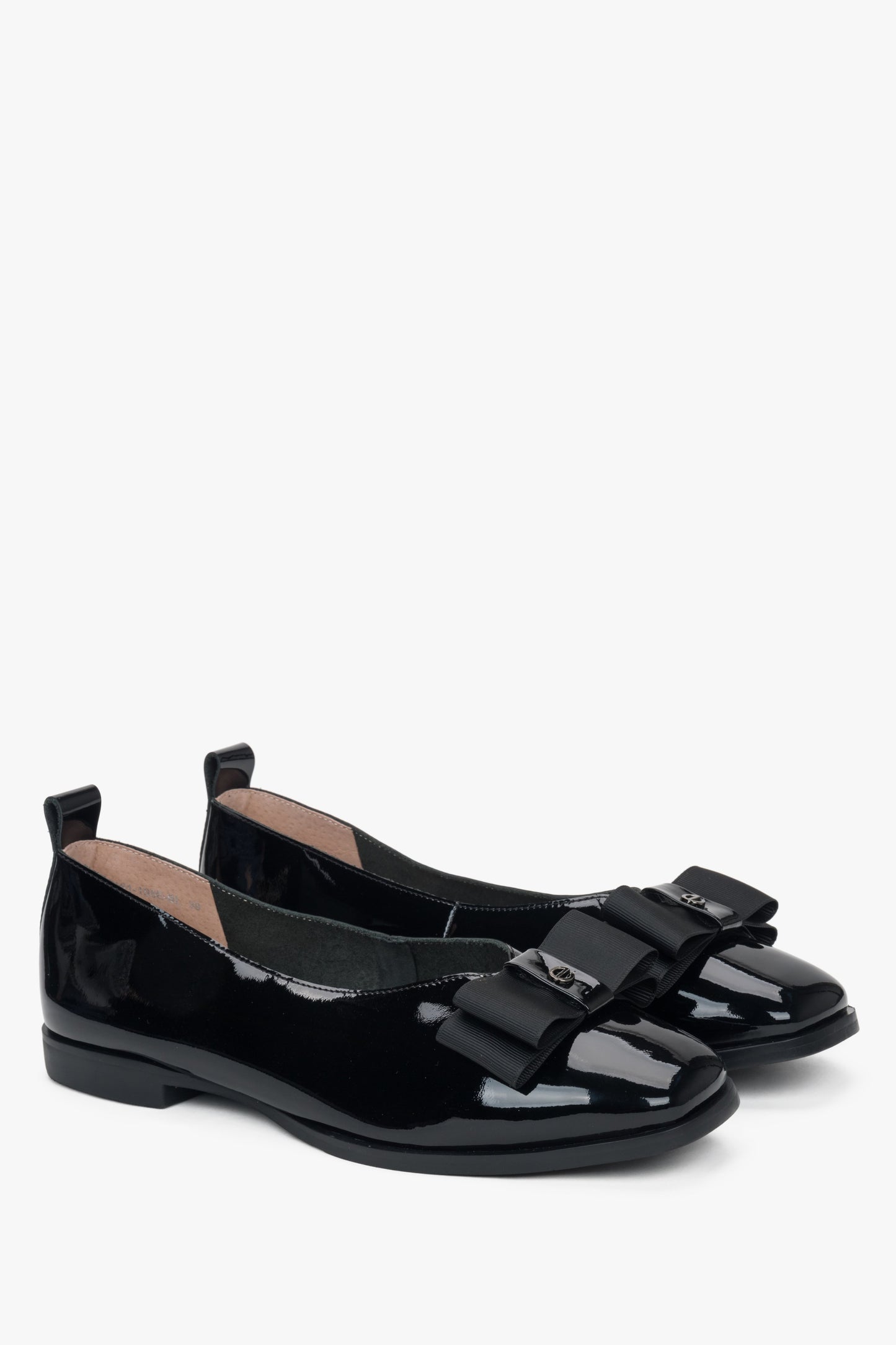 Klassische schwarze Damen-Ballerinas von Estro.