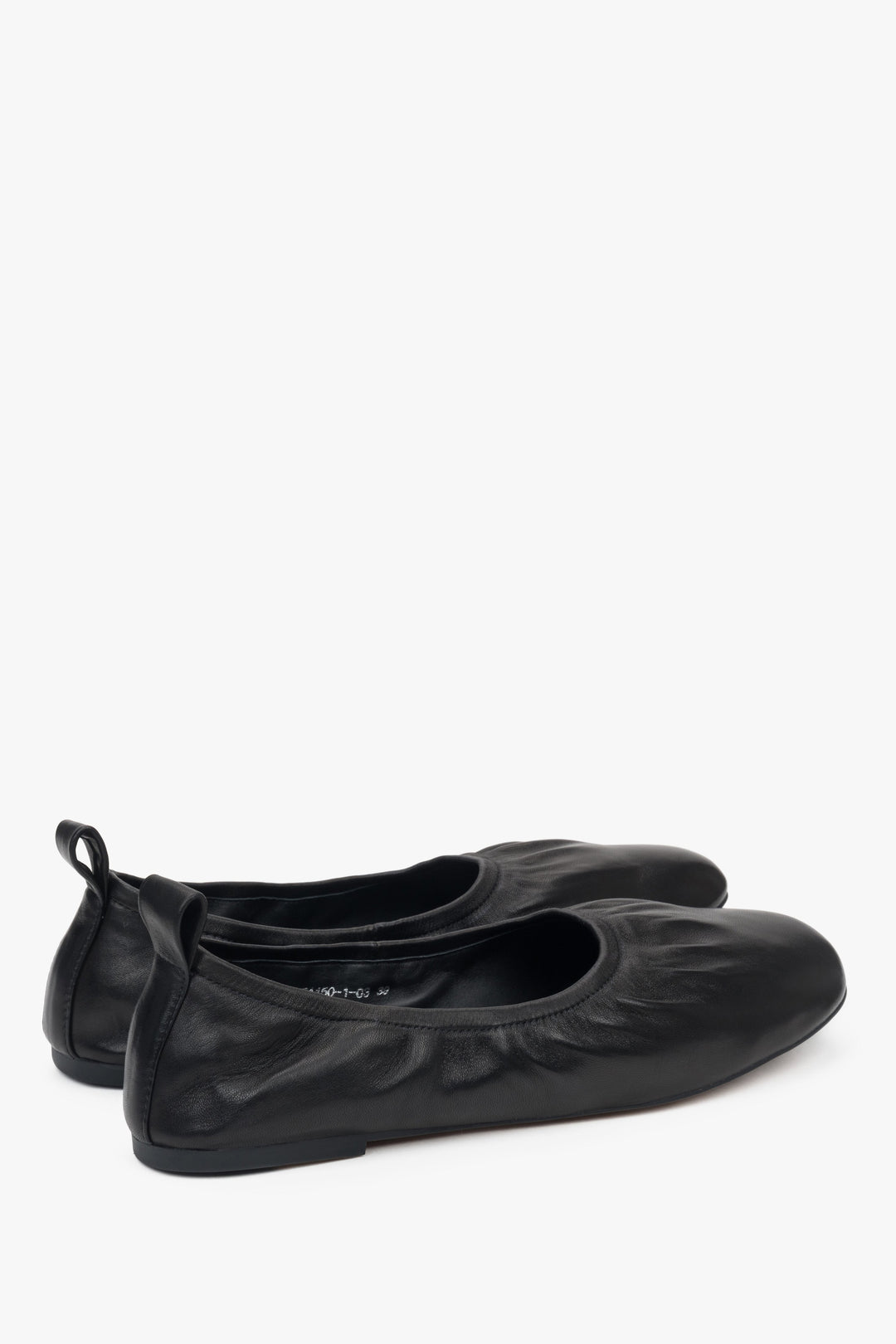 Damen-Ballerinas aus schwarzem Echtleder mit elastischem Einsatz.