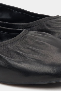 Schwarze Echtleder-Ballerinas für Damen – elastisch und bequem.