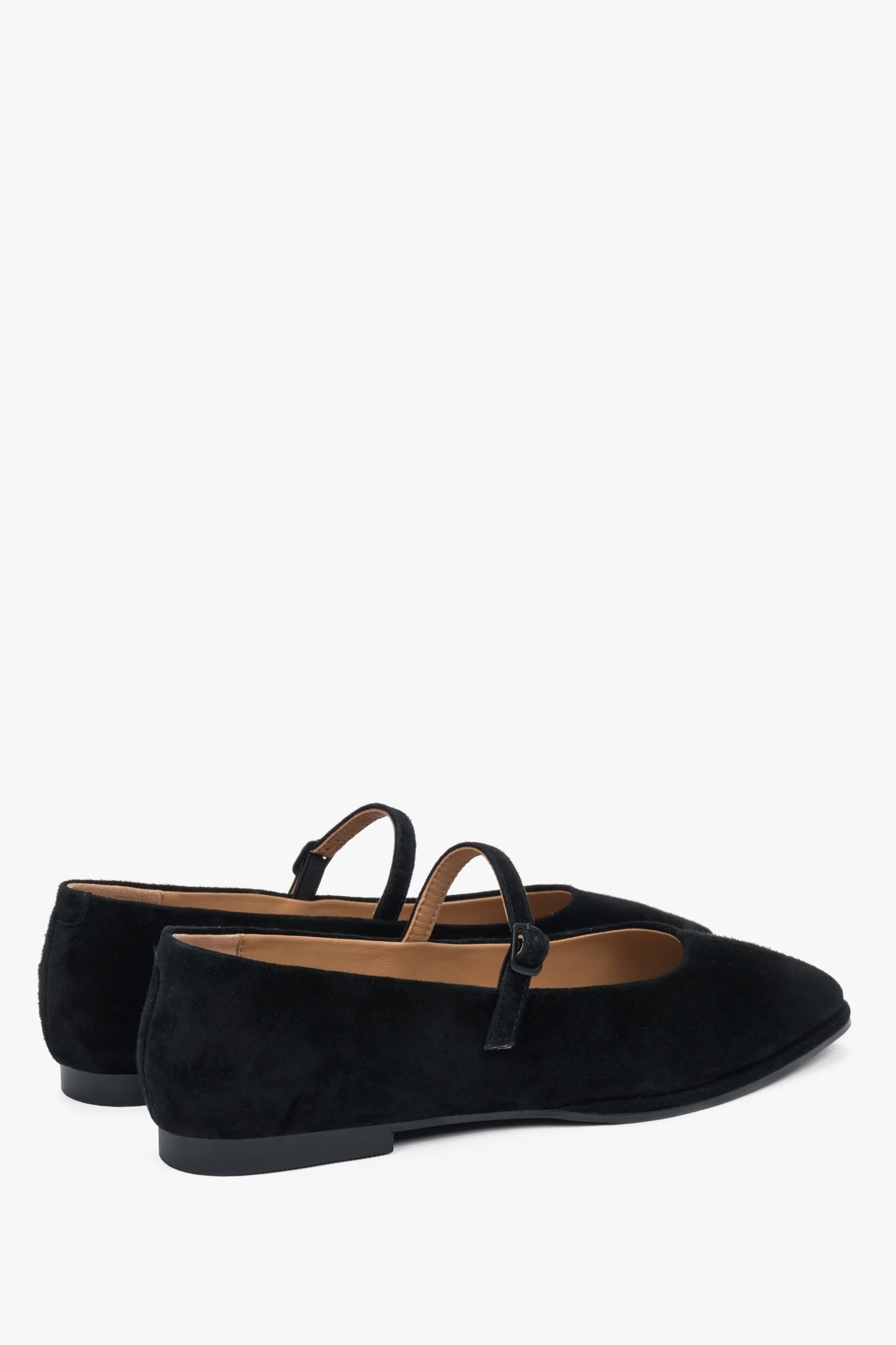 Schwarze Damen-Ballerinas aus natürlichem Veloursleder mit samtiger Weichheit.