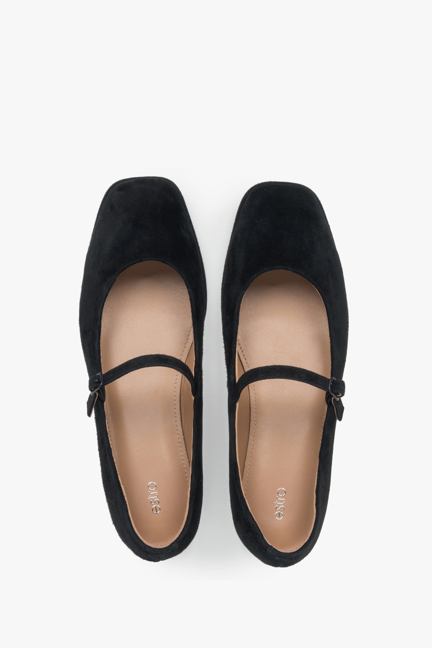 Slip-On-Ballerinas in Schwarz, gefertigt aus ultrazartem, naturbelassenem Velours.