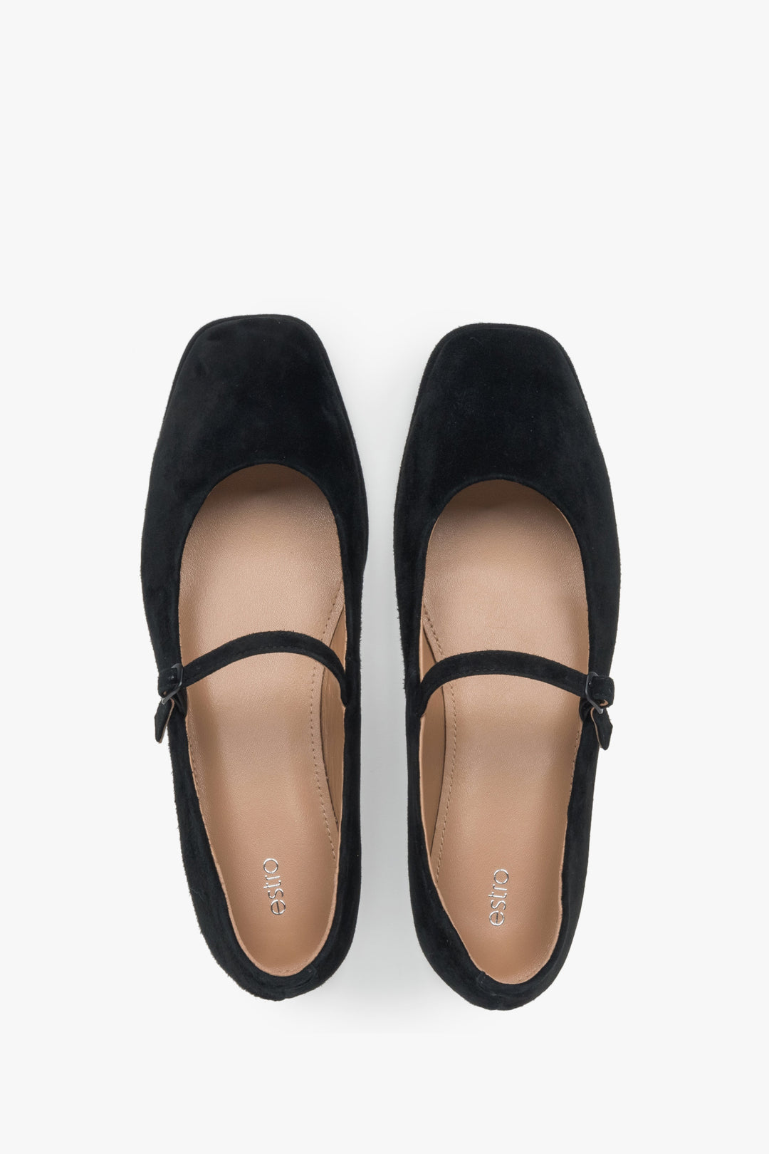 Slip-On-Ballerinas in Schwarz, gefertigt aus ultrazartem, naturbelassenem Velours.