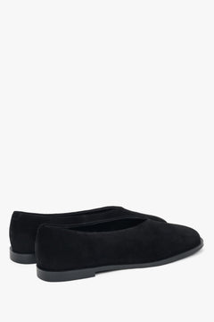 Schwarze Velours-Barfuß-Ballerinas von Estro, die sich perfekt der Fußform anpassen.
