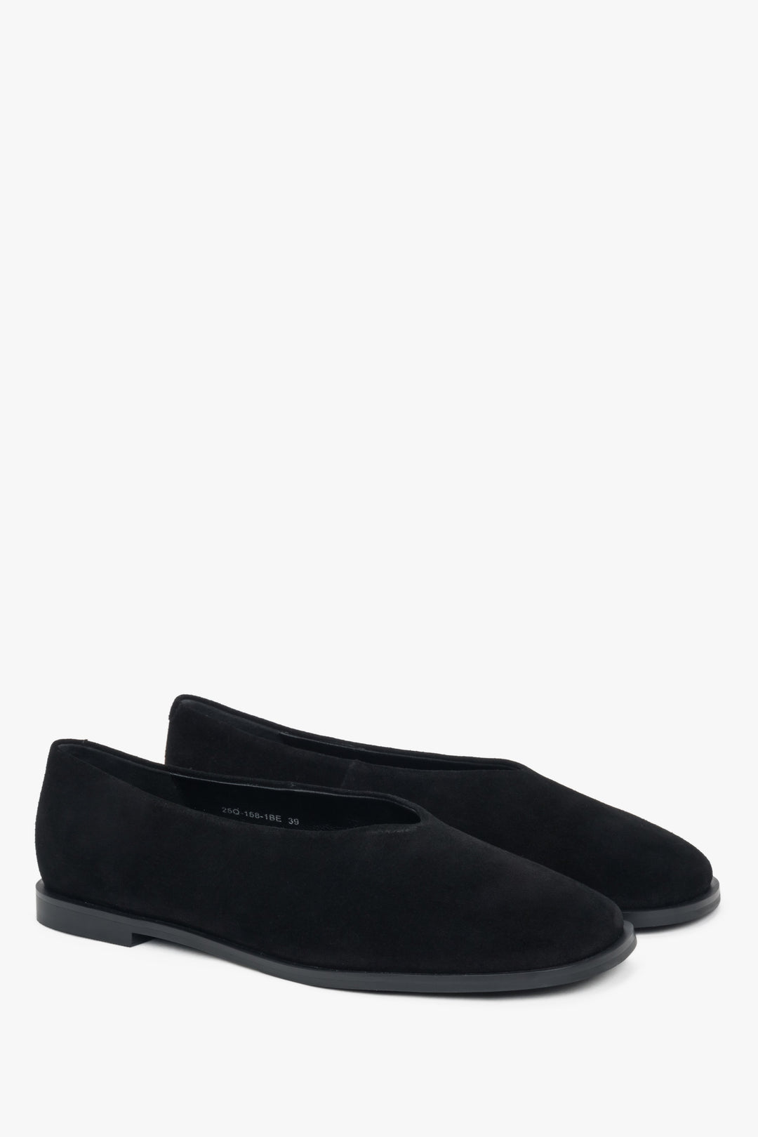 Schwarze Barfuß-Ballerinas von Estro aus besonders weichem, naturbelassenem Velours.