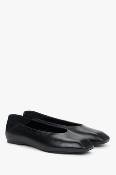 Schwarze Damen-Ballerinas aus Leder als Paar in schräger Seitenansicht
