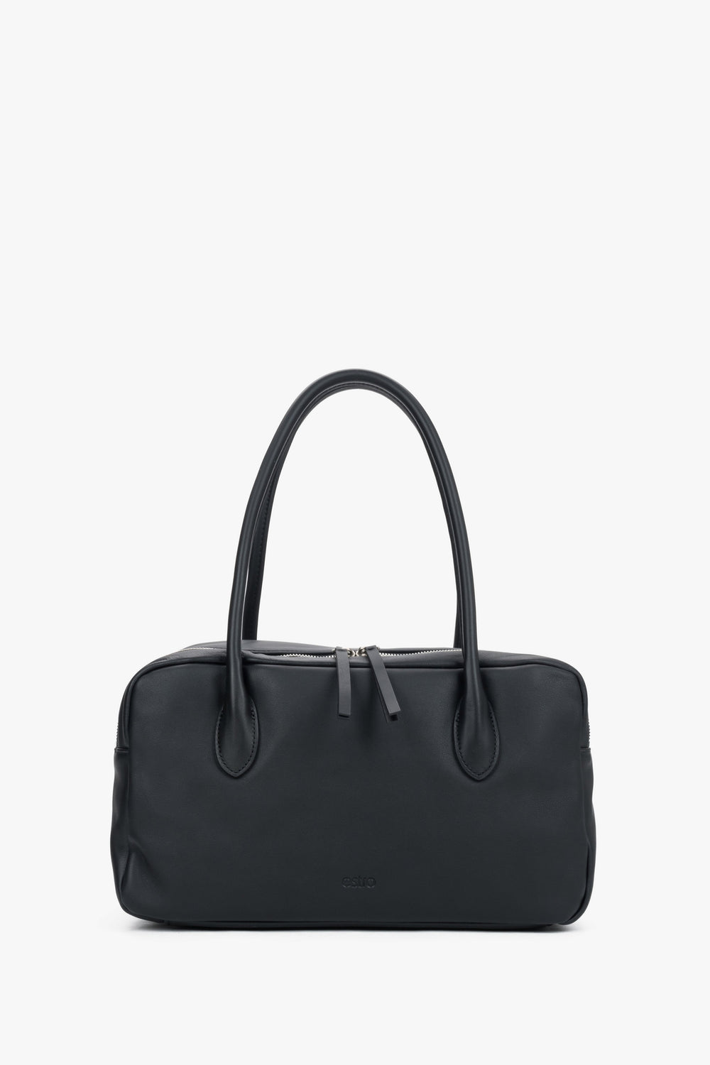 Diagonale Frontalansicht der schwarzen Damen-Bowling-Bag aus echtem Leder von Estro