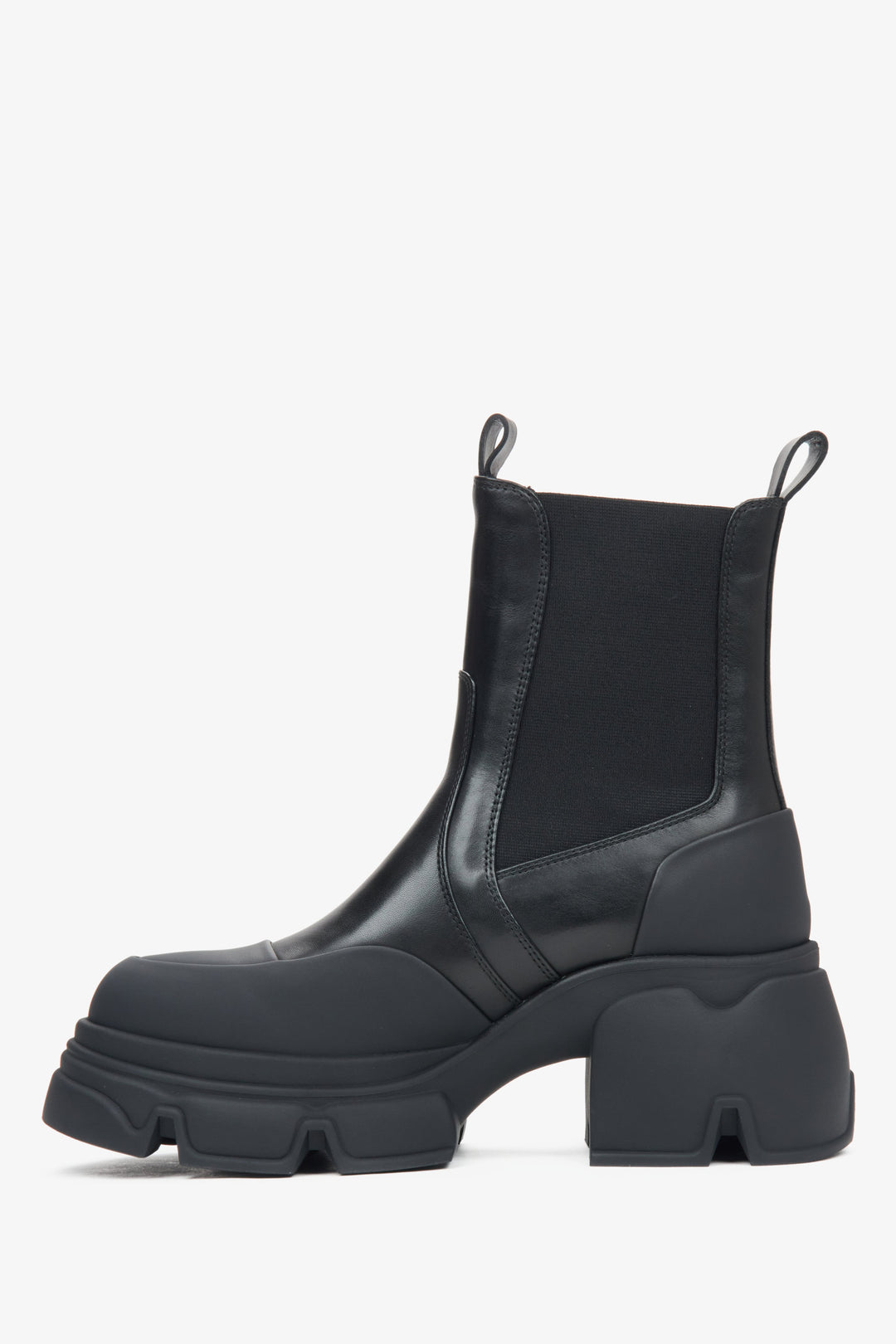 Schwarze Damen-Chelsea-Boots von Estro aus Naturleder – Seitenansicht des Schuhs.