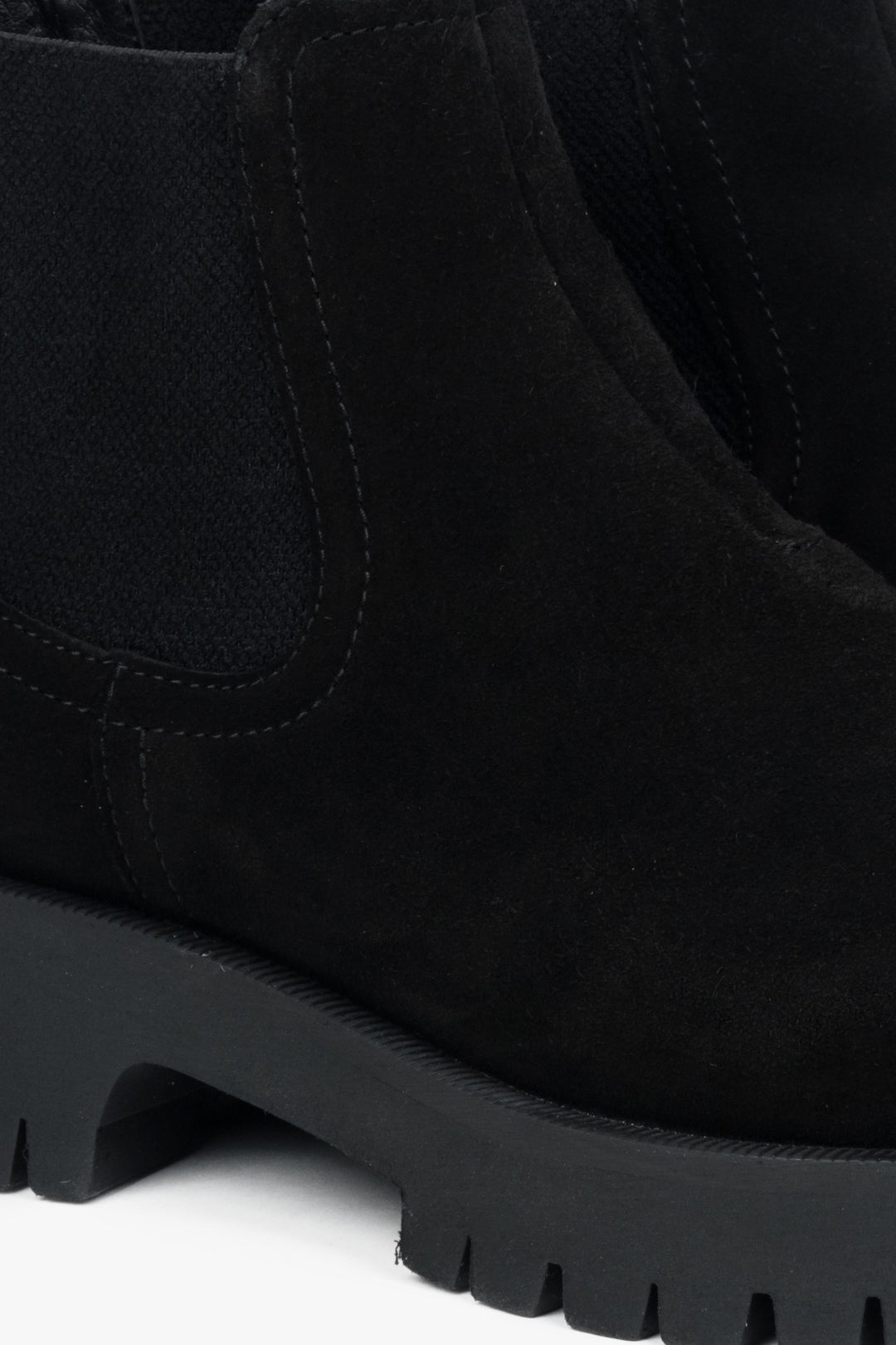 Schwarze niedrige Damen-Chelsea-Stiefeletten von Estro – Details.