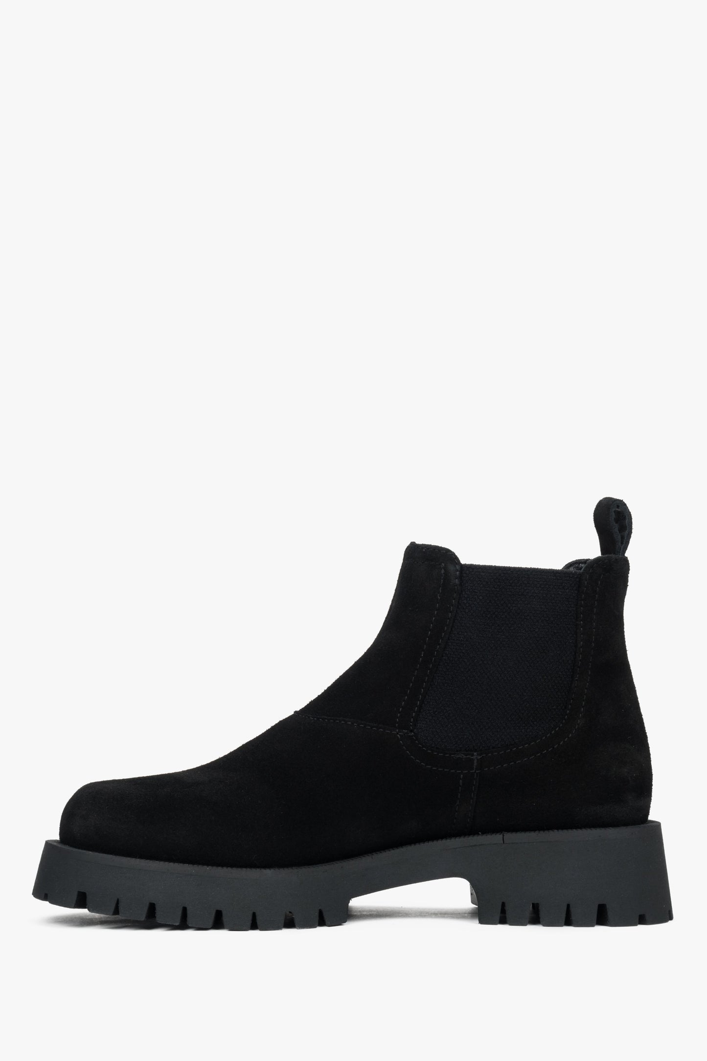 Schwarze Damen-Chelsea-Stiefel aus Veloursleder von Estro – Seitenansicht des Schuhs.