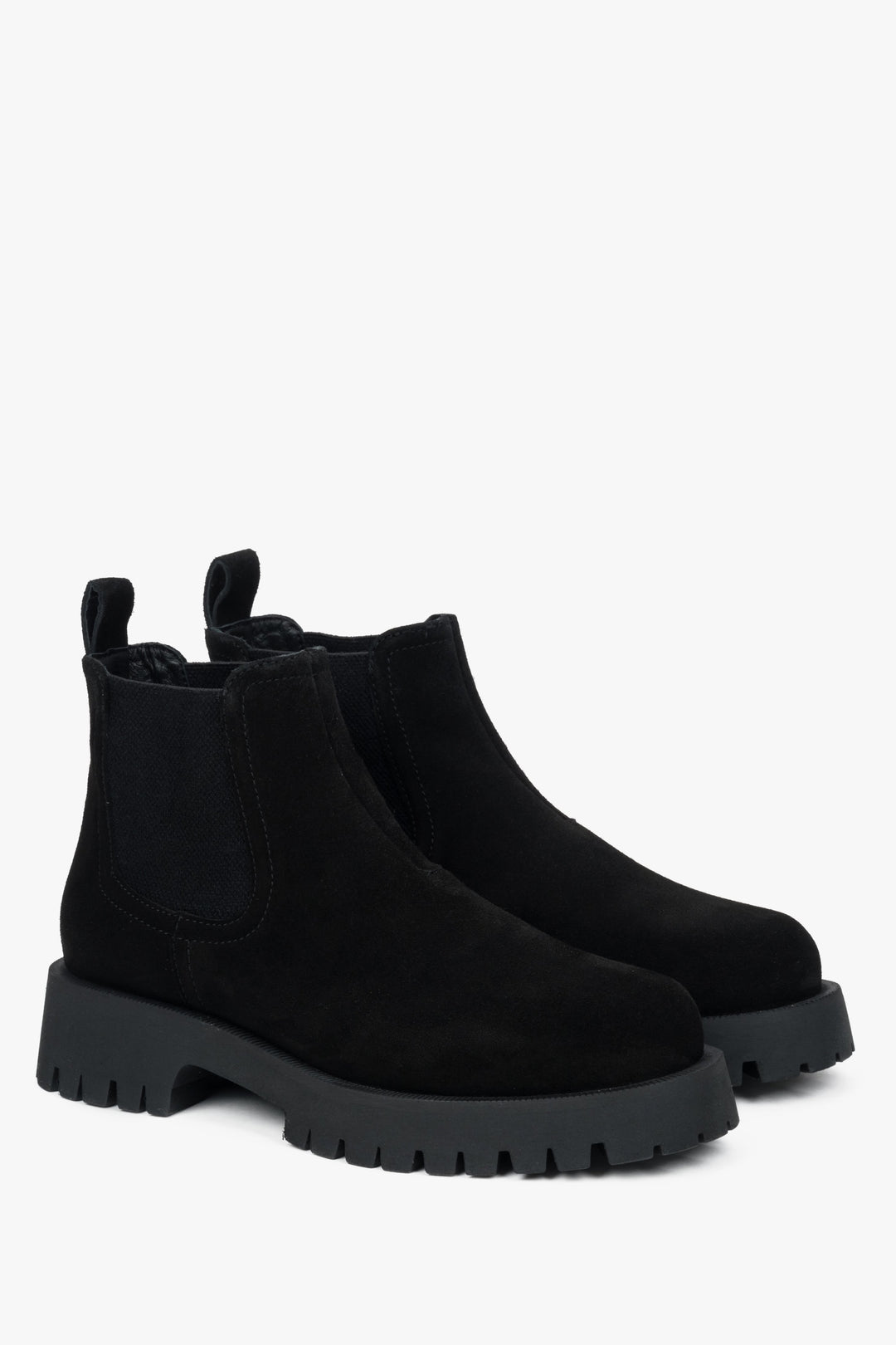 Schwarze niedrige Chelsea-Stiefel aus echtem Veloursleder von Estro.