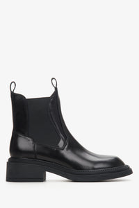 Flaches Seitenprofil der schwarzen Damen-Chelsea-Boots aus Echtleder mit Plateausohle