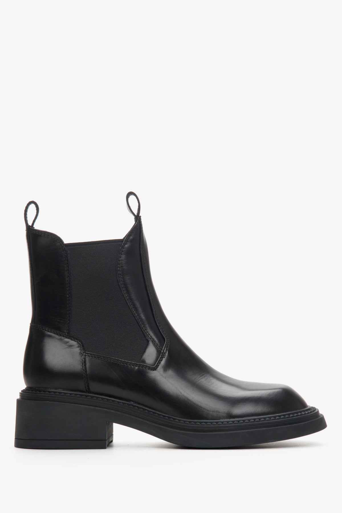 Flaches Seitenprofil der schwarzen Damen-Chelsea-Boots aus Echtleder mit Plateausohle