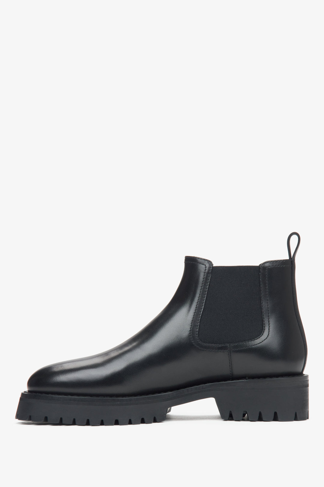 Estro schwarze Chelsea-Stiefeletten für Damen aus echtem Leder – Seitenansicht des Schuhs.