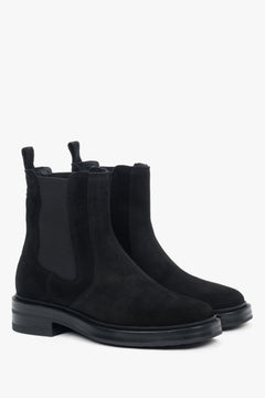 Schräge Frontalansicht der schwarzen Echtleder-Chelsea-Boots mit hohem Schaft