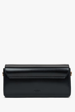 Rückansicht der formstabilen schwarzen Damen-Clutch aus feinem Glattleder