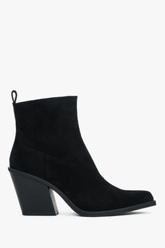 Flache Seitenansicht der schwarzen Cowboy-Stiefelette aus italienischem Velours