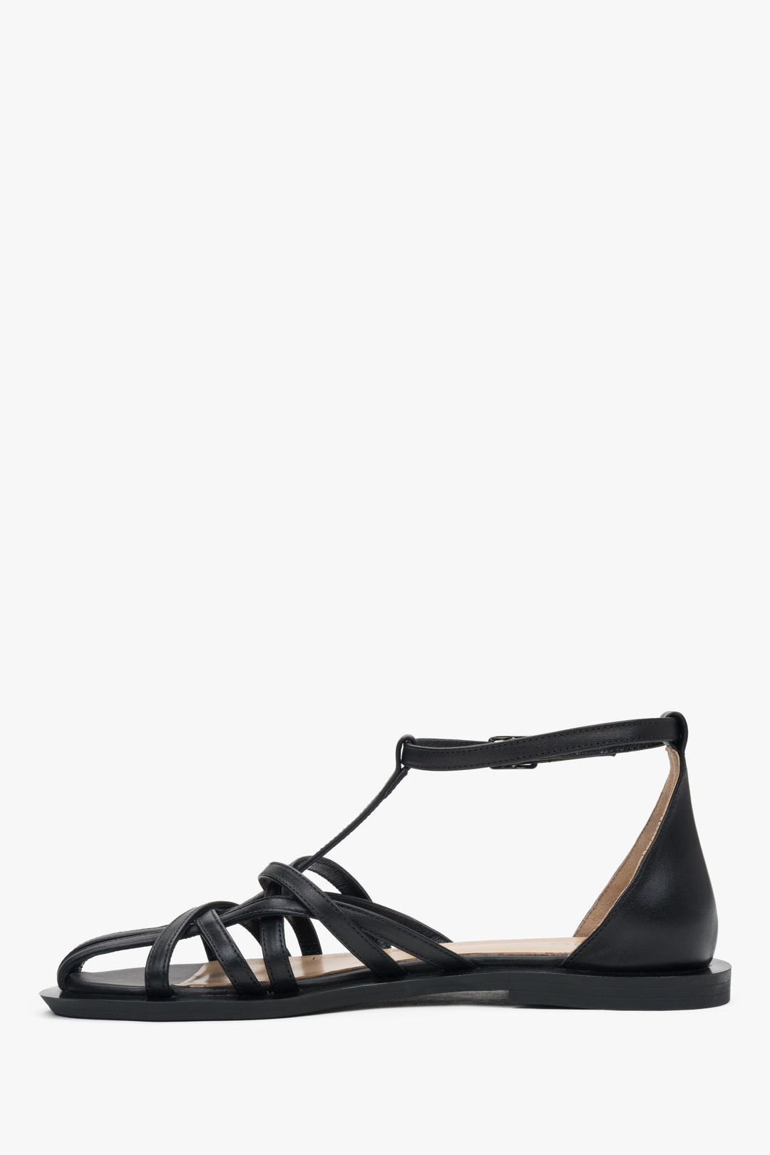 Sandalen für Damen im Fisherman-Stil, aus schwarzem Leder.