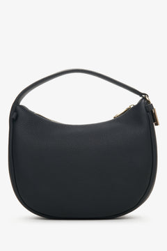 Damen-Halbmondtasche von Estro in Schwarz.