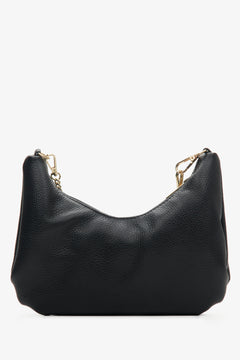 Schwarze Damenhandtasche aus echtem italienischem Leder mit goldener Kette.