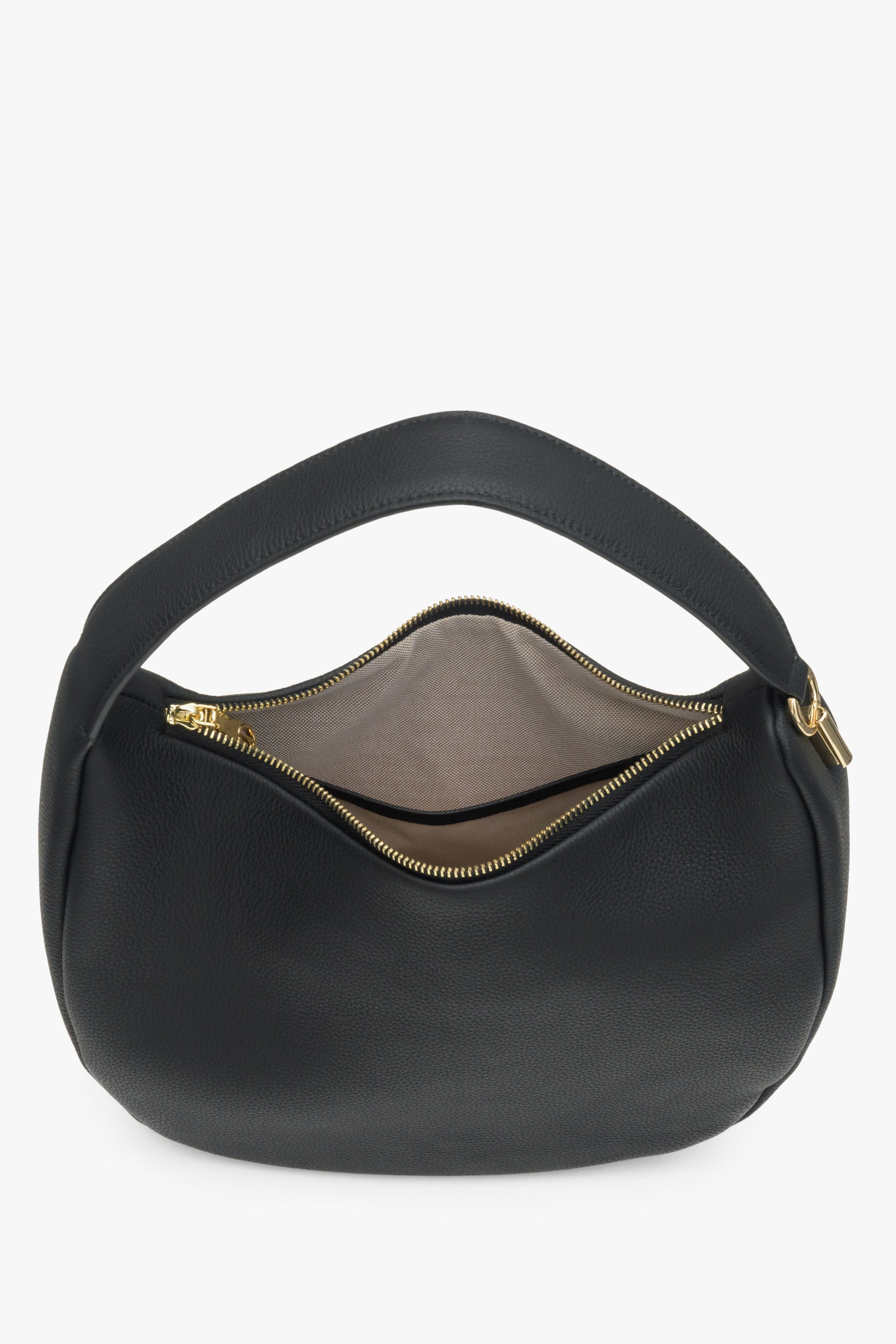 Schwarze Damen-Lederhandtasche von Estro – Nahaufnahme des Innenraums.