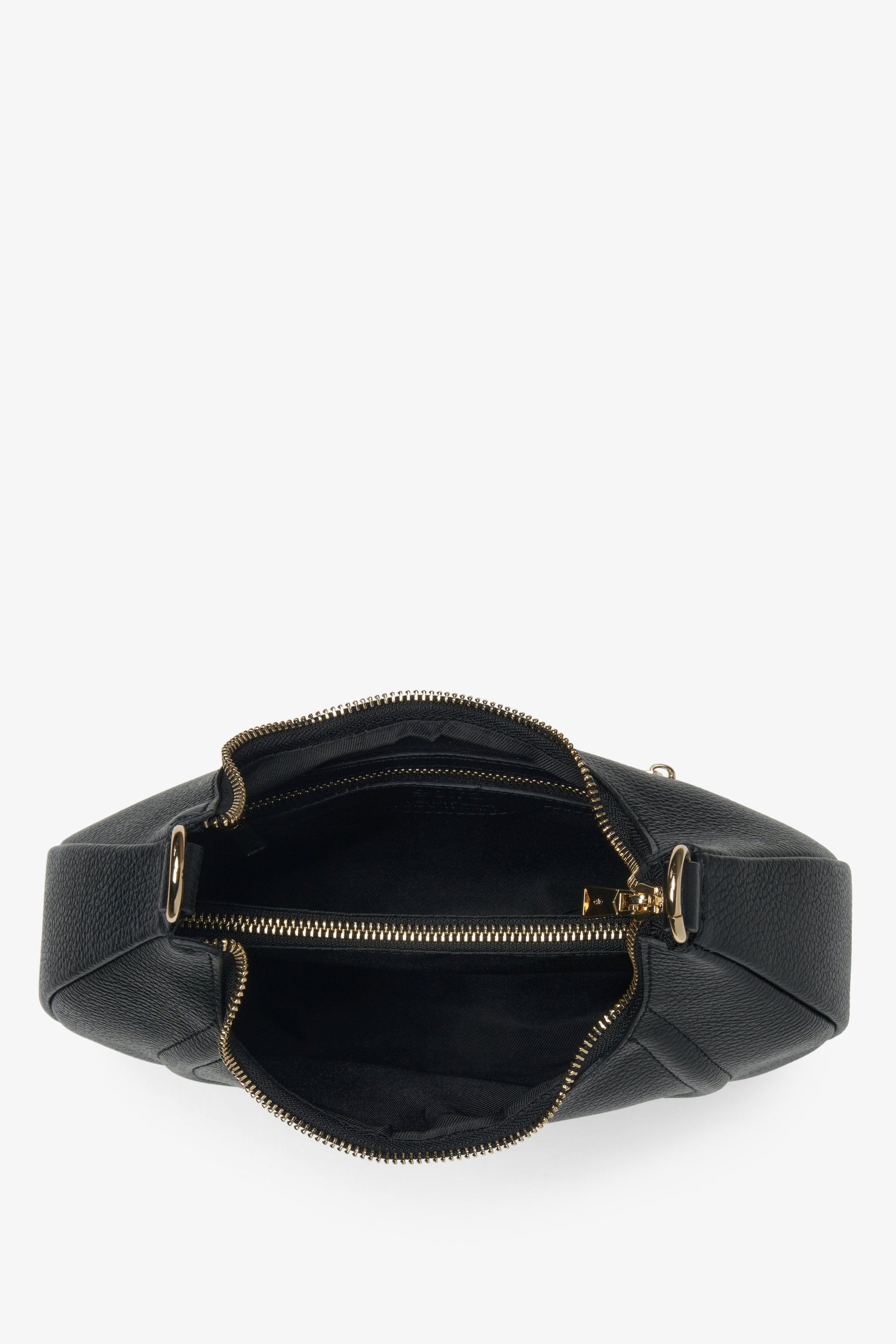 Stylische schwarze Umhängetasche in Halbmondform aus hochwertigem italienischem Leder von Estro.